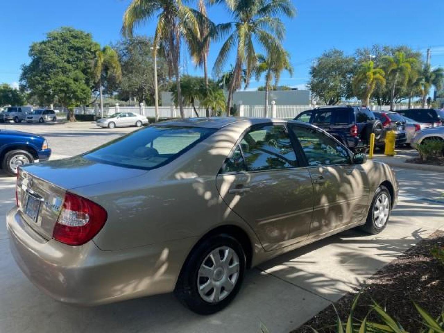 2004 Desert Sand Mica /Taupe Toyota Camry LE LOW MILES 25,414 ACTUAL (4T1BE32K04U) with an 2.4L DOHC MPFI Vvti 16-Valve 4-Cyl Engine engine, Automatic transmission, located at 4701 North Dixie Hwy, Pompano Beach, FL, 33064, (954) 422-2889, 26.240938, -80.123474 - OUR WEBPAGE FLORIDACARS1.COM HAS OVER 100 PHOTOS AND FREE CARFAX LINK 2004 TOYOTA CAMRY LE VIN: 4T1BE32K04U806344 4 T 1 B E 3 2 K 0 4 U 8 0 6 3 4 4 SEDAN 4 DR 2.4L I4 F DOHC 16V GASOLINE 32 MPG FRONT WHEEL DRIVE Features ABS Brakes Air Conditioning AM/FM Stereo Automatic Transmission Cassette Player - Photo#7