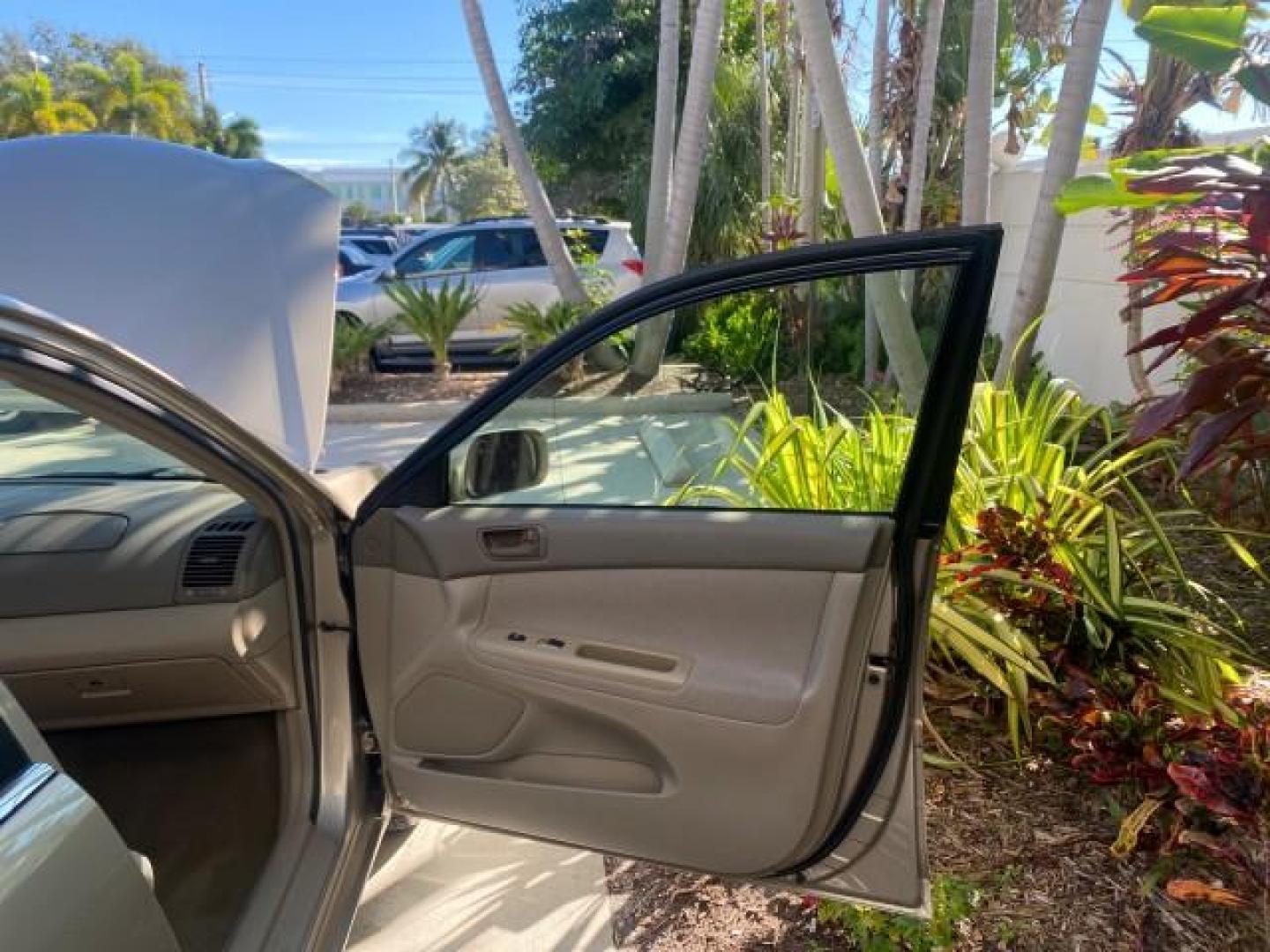 2004 Desert Sand Mica /Taupe Toyota Camry LE LOW MILES 25,414 ACTUAL (4T1BE32K04U) with an 2.4L DOHC MPFI Vvti 16-Valve 4-Cyl Engine engine, Automatic transmission, located at 4701 North Dixie Hwy, Pompano Beach, FL, 33064, (954) 422-2889, 26.240938, -80.123474 - OUR WEBPAGE FLORIDACARS1.COM HAS OVER 100 PHOTOS AND FREE CARFAX LINK 2004 TOYOTA CAMRY LE VIN: 4T1BE32K04U806344 4 T 1 B E 3 2 K 0 4 U 8 0 6 3 4 4 SEDAN 4 DR 2.4L I4 F DOHC 16V GASOLINE 32 MPG FRONT WHEEL DRIVE Features ABS Brakes Air Conditioning AM/FM Stereo Automatic Transmission Cassette Player - Photo#11