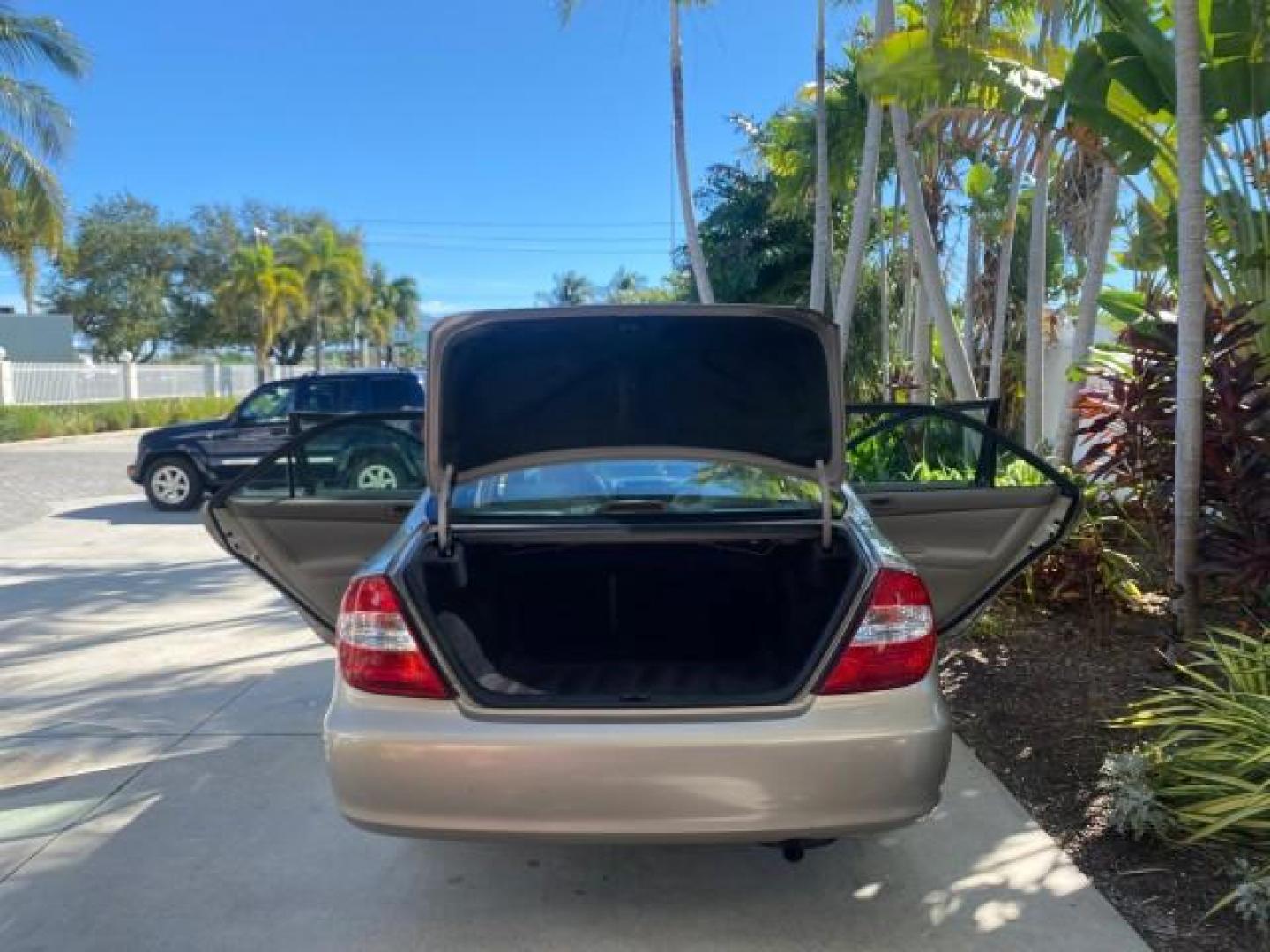 2004 Desert Sand Mica /Taupe Toyota Camry LE LOW MILES 25,414 ACTUAL (4T1BE32K04U) with an 2.4L DOHC MPFI Vvti 16-Valve 4-Cyl Engine engine, Automatic transmission, located at 4701 North Dixie Hwy, Pompano Beach, FL, 33064, (954) 422-2889, 26.240938, -80.123474 - OUR WEBPAGE FLORIDACARS1.COM HAS OVER 100 PHOTOS AND FREE CARFAX LINK 2004 TOYOTA CAMRY LE VIN: 4T1BE32K04U806344 4 T 1 B E 3 2 K 0 4 U 8 0 6 3 4 4 SEDAN 4 DR 2.4L I4 F DOHC 16V GASOLINE 32 MPG FRONT WHEEL DRIVE Features ABS Brakes Air Conditioning AM/FM Stereo Automatic Transmission Cassette Player - Photo#15