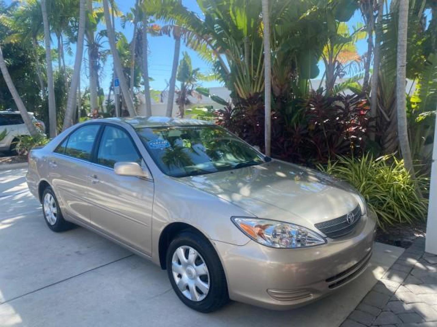 2004 Desert Sand Mica /Taupe Toyota Camry LE LOW MILES 25,414 ACTUAL (4T1BE32K04U) with an 2.4L DOHC MPFI Vvti 16-Valve 4-Cyl Engine engine, Automatic transmission, located at 4701 North Dixie Hwy, Pompano Beach, FL, 33064, (954) 422-2889, 26.240938, -80.123474 - OUR WEBPAGE FLORIDACARS1.COM HAS OVER 100 PHOTOS AND FREE CARFAX LINK 2004 TOYOTA CAMRY LE VIN: 4T1BE32K04U806344 4 T 1 B E 3 2 K 0 4 U 8 0 6 3 4 4 SEDAN 4 DR 2.4L I4 F DOHC 16V GASOLINE 32 MPG FRONT WHEEL DRIVE Features ABS Brakes Air Conditioning AM/FM Stereo Automatic Transmission Cassette Player - Photo#24