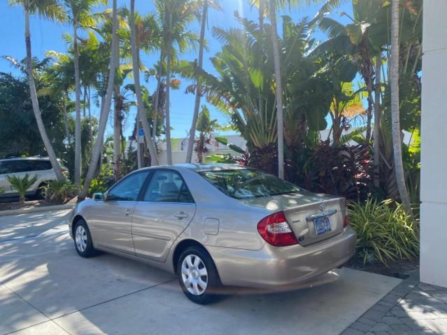 2004 Desert Sand Mica /Taupe Toyota Camry LE LOW MILES 25,414 ACTUAL (4T1BE32K04U) with an 2.4L DOHC MPFI Vvti 16-Valve 4-Cyl Engine engine, Automatic transmission, located at 4701 North Dixie Hwy, Pompano Beach, FL, 33064, (954) 422-2889, 26.240938, -80.123474 - OUR WEBPAGE FLORIDACARS1.COM HAS OVER 100 PHOTOS AND FREE CARFAX LINK 2004 TOYOTA CAMRY LE VIN: 4T1BE32K04U806344 4 T 1 B E 3 2 K 0 4 U 8 0 6 3 4 4 SEDAN 4 DR 2.4L I4 F DOHC 16V GASOLINE 32 MPG FRONT WHEEL DRIVE Features ABS Brakes Air Conditioning AM/FM Stereo Automatic Transmission Cassette Player - Photo#33