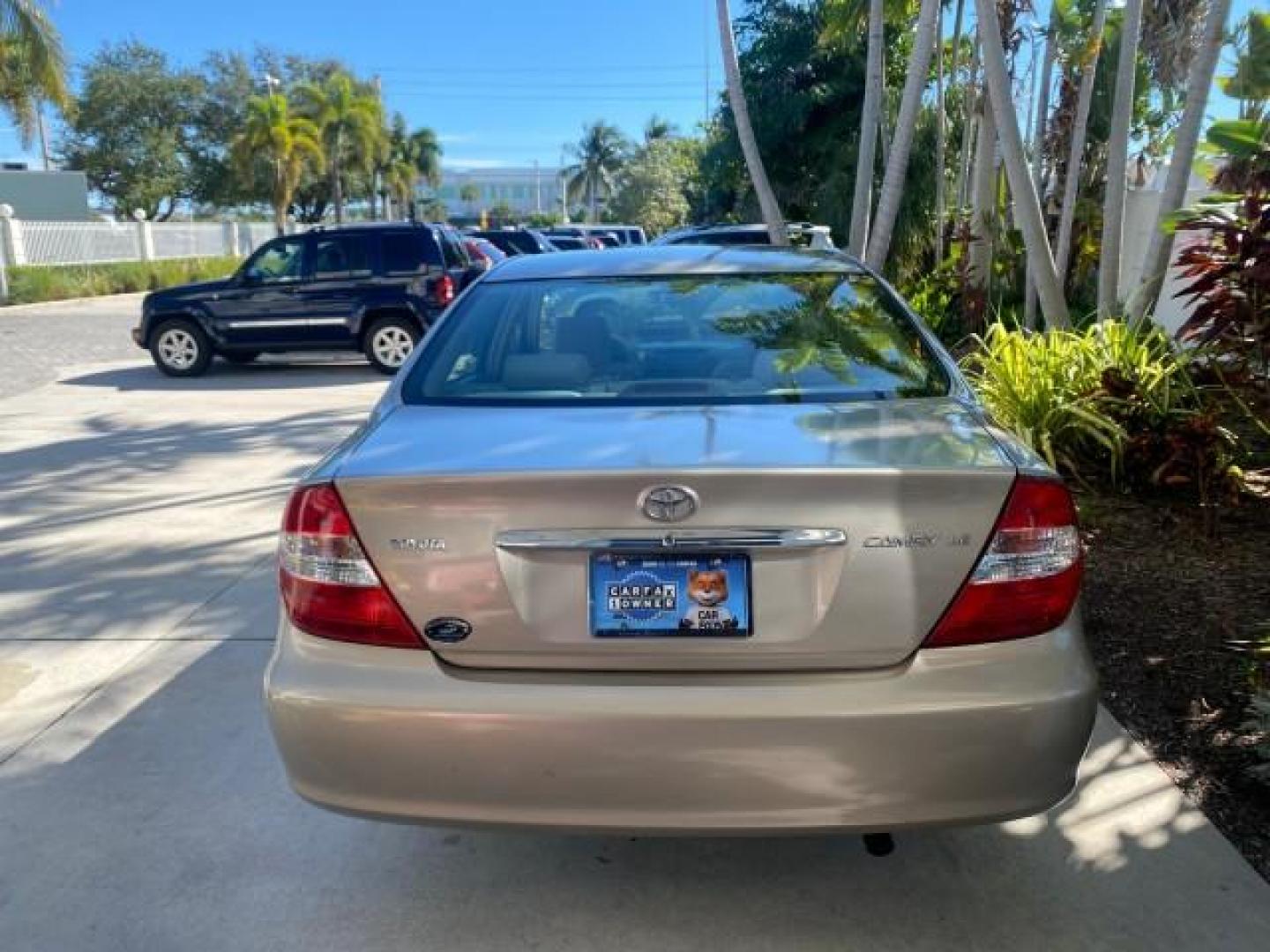 2004 Desert Sand Mica /Taupe Toyota Camry LE LOW MILES 25,414 ACTUAL (4T1BE32K04U) with an 2.4L DOHC MPFI Vvti 16-Valve 4-Cyl Engine engine, Automatic transmission, located at 4701 North Dixie Hwy, Pompano Beach, FL, 33064, (954) 422-2889, 26.240938, -80.123474 - OUR WEBPAGE FLORIDACARS1.COM HAS OVER 100 PHOTOS AND FREE CARFAX LINK 2004 TOYOTA CAMRY LE VIN: 4T1BE32K04U806344 4 T 1 B E 3 2 K 0 4 U 8 0 6 3 4 4 SEDAN 4 DR 2.4L I4 F DOHC 16V GASOLINE 32 MPG FRONT WHEEL DRIVE Features ABS Brakes Air Conditioning AM/FM Stereo Automatic Transmission Cassette Player - Photo#36