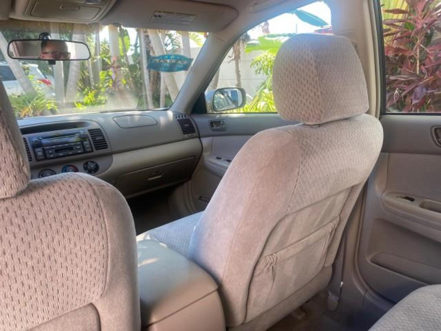 2004 Desert Sand Mica /Taupe Toyota Camry LE LOW MILES 25,414 ACTUAL (4T1BE32K04U) with an 2.4L DOHC MPFI Vvti 16-Valve 4-Cyl Engine engine, Automatic transmission, located at 4701 North Dixie Hwy, Pompano Beach, FL, 33064, (954) 422-2889, 26.240938, -80.123474 - OUR WEBPAGE FLORIDACARS1.COM HAS OVER 100 PHOTOS AND FREE CARFAX LINK 2004 TOYOTA CAMRY LE VIN: 4T1BE32K04U806344 4 T 1 B E 3 2 K 0 4 U 8 0 6 3 4 4 SEDAN 4 DR 2.4L I4 F DOHC 16V GASOLINE 32 MPG FRONT WHEEL DRIVE Features ABS Brakes Air Conditioning AM/FM Stereo Automatic Transmission Cassette Player - Photo#83