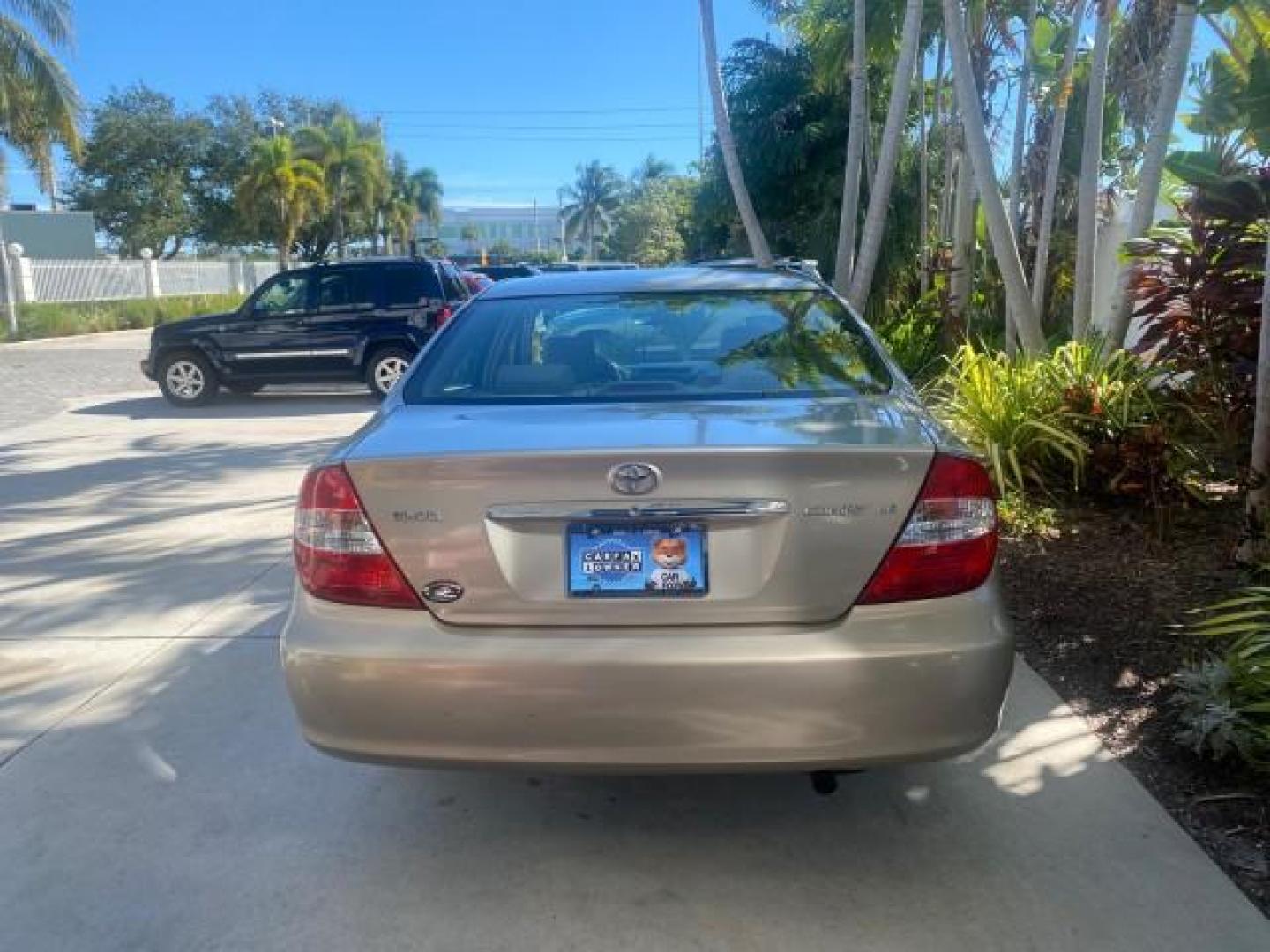2004 Desert Sand Mica /Taupe Toyota Camry LE LOW MILES 25,414 ACTUAL (4T1BE32K04U) with an 2.4L DOHC MPFI Vvti 16-Valve 4-Cyl Engine engine, Automatic transmission, located at 4701 North Dixie Hwy, Pompano Beach, FL, 33064, (954) 422-2889, 26.240938, -80.123474 - OUR WEBPAGE FLORIDACARS1.COM HAS OVER 100 PHOTOS AND FREE CARFAX LINK 2004 TOYOTA CAMRY LE VIN: 4T1BE32K04U806344 4 T 1 B E 3 2 K 0 4 U 8 0 6 3 4 4 SEDAN 4 DR 2.4L I4 F DOHC 16V GASOLINE 32 MPG FRONT WHEEL DRIVE Features ABS Brakes Air Conditioning AM/FM Stereo Automatic Transmission Cassette Player - Photo#90