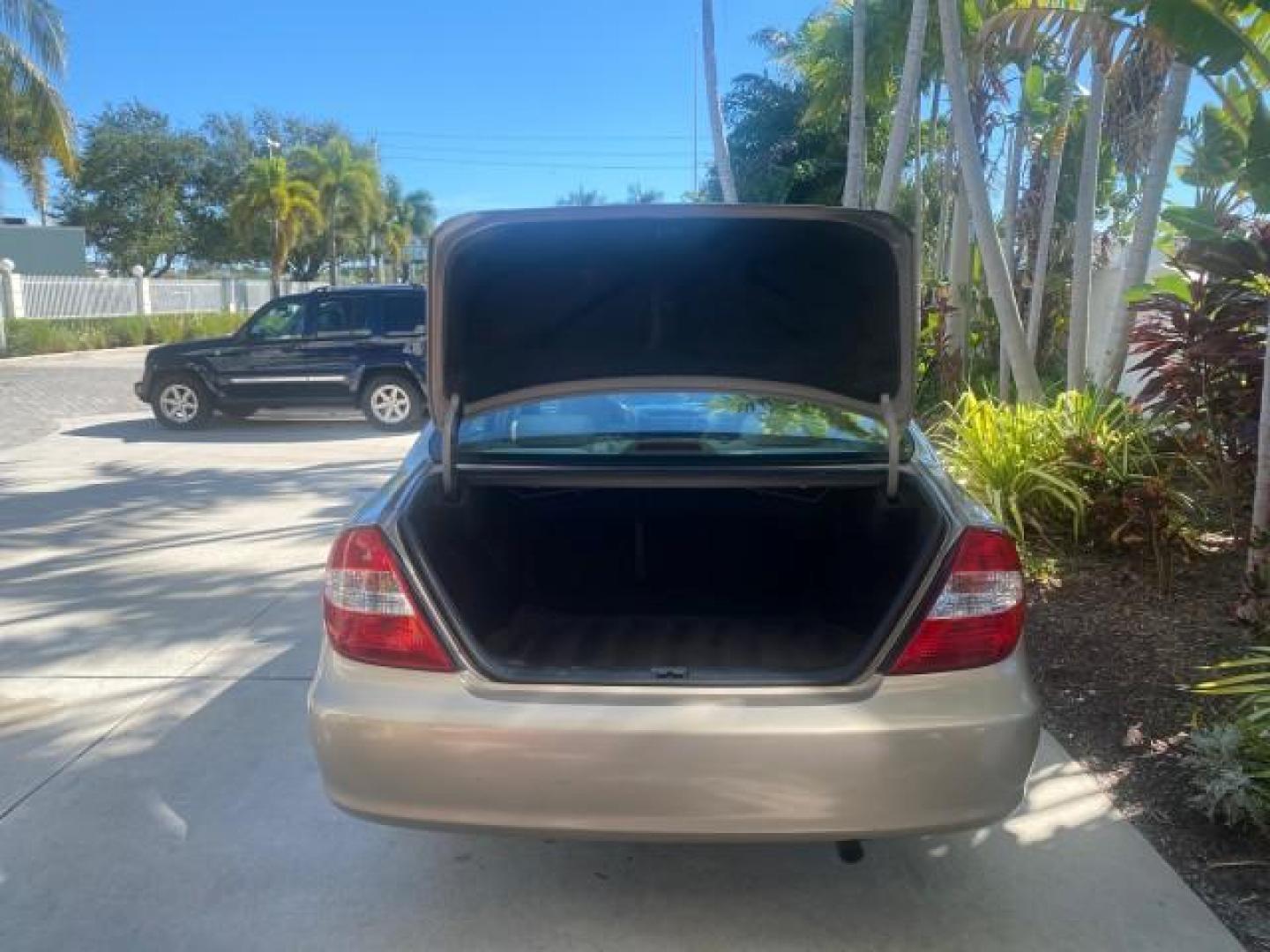 2004 Desert Sand Mica /Taupe Toyota Camry LE LOW MILES 25,414 ACTUAL (4T1BE32K04U) with an 2.4L DOHC MPFI Vvti 16-Valve 4-Cyl Engine engine, Automatic transmission, located at 4701 North Dixie Hwy, Pompano Beach, FL, 33064, (954) 422-2889, 26.240938, -80.123474 - OUR WEBPAGE FLORIDACARS1.COM HAS OVER 100 PHOTOS AND FREE CARFAX LINK 2004 TOYOTA CAMRY LE VIN: 4T1BE32K04U806344 4 T 1 B E 3 2 K 0 4 U 8 0 6 3 4 4 SEDAN 4 DR 2.4L I4 F DOHC 16V GASOLINE 32 MPG FRONT WHEEL DRIVE Features ABS Brakes Air Conditioning AM/FM Stereo Automatic Transmission Cassette Player - Photo#93
