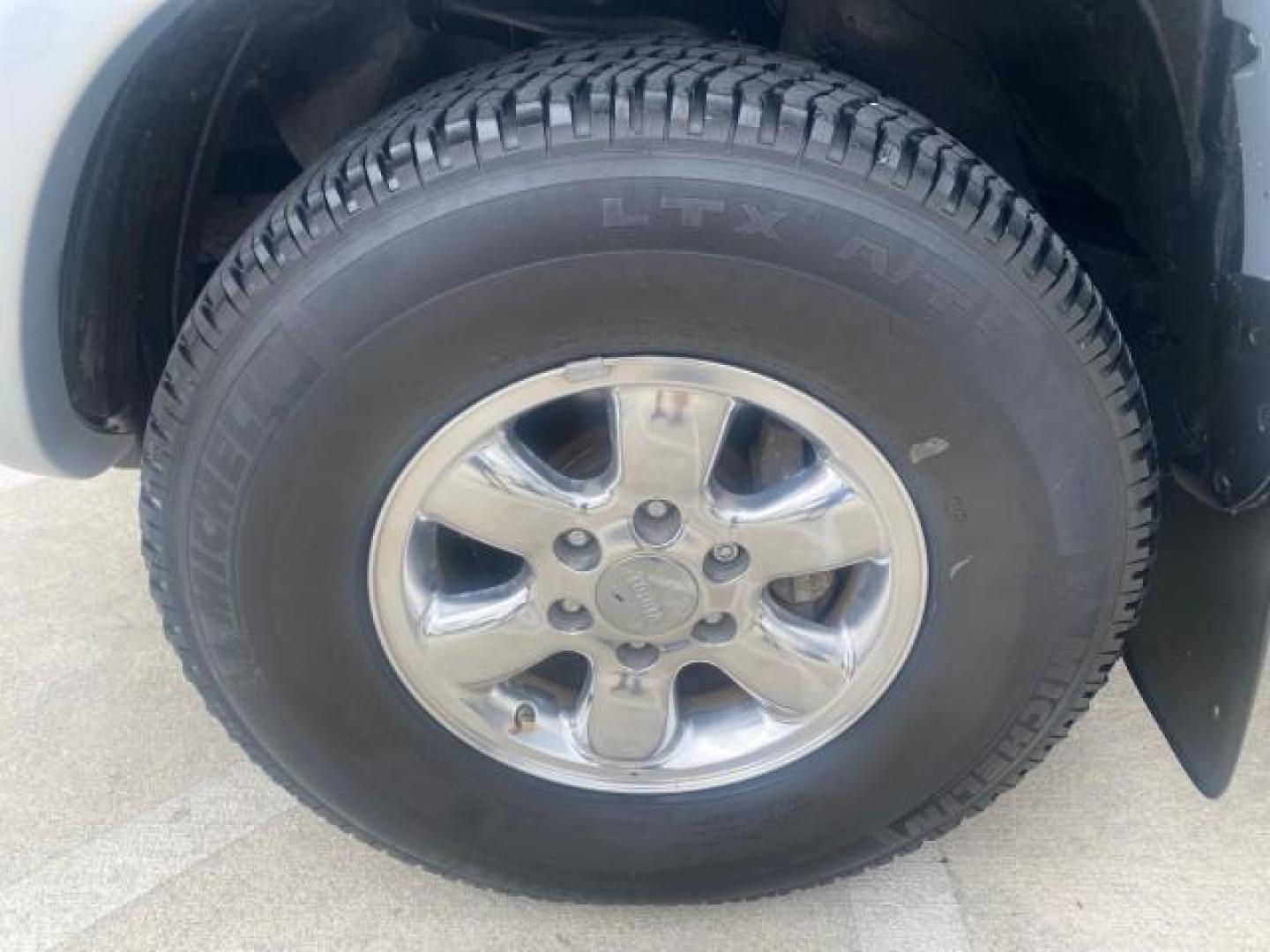 2006 Silver Streak Mica /Graphite Toyota Tacoma 1 OWNER 4WD CREW CAB (3TMMU52N46M) with an 4.0L DOHC EFI 24-Valve V6 VVT-i Engine engine, Automatic transmission, located at 4701 North Dixie Hwy, Pompano Beach, FL, 33064, (954) 422-2889, 26.240938, -80.123474 - OUR WEBPAGE FLORIDACARS1.COM HAS OVER 100 PHOTOS AND FREE CARFAX LINK 2006 TOYOTA TACOMA V6 4 DOOR CREW CAB VIN: 3TMMU52N46M001928 3 T M M U 5 2 N 4 6 M 0 0 1 9 2 8 CREW PICKUP 4.0L V6 F DOHC 24V GASOLINE 21 MPG REAR WHEEL DRIVE W/ 4X4 Features 4WD/AWD ABS Brakes Air Conditioning Alloy Wheels AM/FM - Photo#19