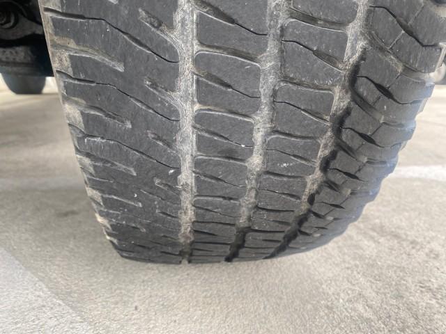 2006 Silver Streak Mica /Graphite Toyota Tacoma 1 OWNER 4WD CREW CAB (3TMMU52N46M) with an 4.0L DOHC EFI 24-Valve V6 VVT-i Engine engine, Automatic transmission, located at 4701 North Dixie Hwy, Pompano Beach, FL, 33064, (954) 422-2889, 26.240938, -80.123474 - OUR WEBPAGE FLORIDACARS1.COM HAS OVER 100 PHOTOS AND FREE CARFAX LINK 2006 TOYOTA TACOMA V6 4 DOOR CREW CAB VIN: 3TMMU52N46M001928 3 T M M U 5 2 N 4 6 M 0 0 1 9 2 8 CREW PICKUP 4.0L V6 F DOHC 24V GASOLINE 21 MPG REAR WHEEL DRIVE W/ 4X4 Features 4WD/AWD ABS Brakes Air Conditioning Alloy Wheels AM/FM - Photo#20