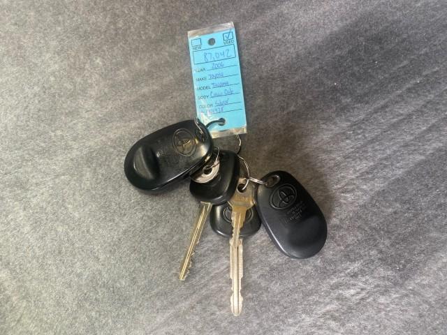 2006 Silver Streak Mica /Graphite Toyota Tacoma 1 OWNER 4WD CREW CAB (3TMMU52N46M) with an 4.0L DOHC EFI 24-Valve V6 VVT-i Engine engine, Automatic transmission, located at 4701 North Dixie Hwy, Pompano Beach, FL, 33064, (954) 422-2889, 26.240938, -80.123474 - OUR WEBPAGE FLORIDACARS1.COM HAS OVER 100 PHOTOS AND FREE CARFAX LINK 2006 TOYOTA TACOMA V6 4 DOOR CREW CAB VIN: 3TMMU52N46M001928 3 T M M U 5 2 N 4 6 M 0 0 1 9 2 8 CREW PICKUP 4.0L V6 F DOHC 24V GASOLINE 21 MPG REAR WHEEL DRIVE W/ 4X4 Features 4WD/AWD ABS Brakes Air Conditioning Alloy Wheels AM/FM - Photo#23