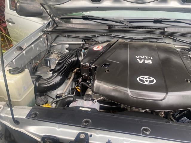 2006 Silver Streak Mica /Graphite Toyota Tacoma 1 OWNER 4WD CREW CAB (3TMMU52N46M) with an 4.0L DOHC EFI 24-Valve V6 VVT-i Engine engine, Automatic transmission, located at 4701 North Dixie Hwy, Pompano Beach, FL, 33064, (954) 422-2889, 26.240938, -80.123474 - OUR WEBPAGE FLORIDACARS1.COM HAS OVER 100 PHOTOS AND FREE CARFAX LINK 2006 TOYOTA TACOMA V6 4 DOOR CREW CAB VIN: 3TMMU52N46M001928 3 T M M U 5 2 N 4 6 M 0 0 1 9 2 8 CREW PICKUP 4.0L V6 F DOHC 24V GASOLINE 21 MPG REAR WHEEL DRIVE W/ 4X4 Features 4WD/AWD ABS Brakes Air Conditioning Alloy Wheels AM/FM - Photo#25