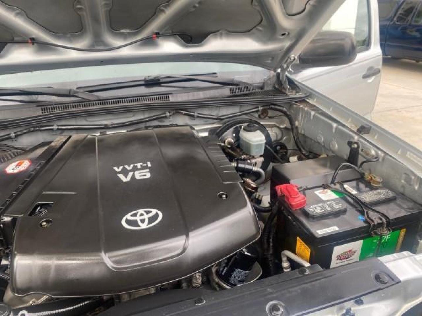 2006 Silver Streak Mica /Graphite Toyota Tacoma 1 OWNER 4WD CREW CAB (3TMMU52N46M) with an 4.0L DOHC EFI 24-Valve V6 VVT-i Engine engine, Automatic transmission, located at 4701 North Dixie Hwy, Pompano Beach, FL, 33064, (954) 422-2889, 26.240938, -80.123474 - OUR WEBPAGE FLORIDACARS1.COM HAS OVER 100 PHOTOS AND FREE CARFAX LINK 2006 TOYOTA TACOMA V6 4 DOOR CREW CAB VIN: 3TMMU52N46M001928 3 T M M U 5 2 N 4 6 M 0 0 1 9 2 8 CREW PICKUP 4.0L V6 F DOHC 24V GASOLINE 21 MPG REAR WHEEL DRIVE W/ 4X4 Features 4WD/AWD ABS Brakes Air Conditioning Alloy Wheels AM/FM - Photo#26