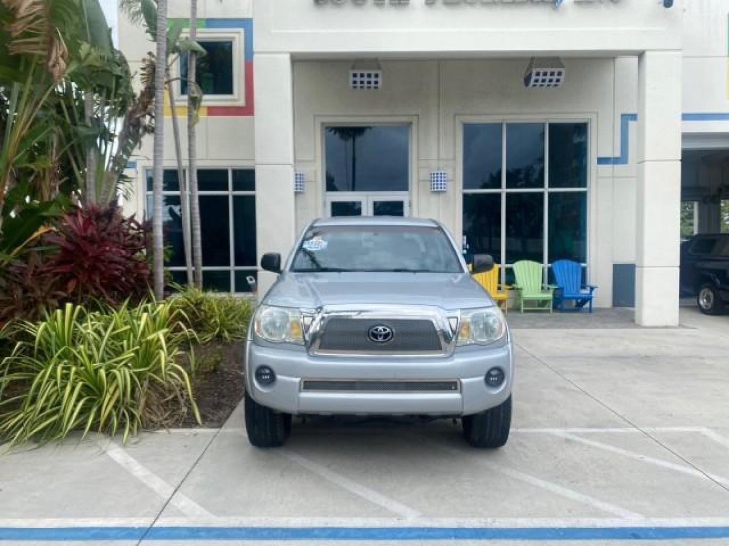 2006 Silver Streak Mica /Graphite Toyota Tacoma 1 OWNER 4WD CREW CAB (3TMMU52N46M) with an 4.0L DOHC EFI 24-Valve V6 VVT-i Engine engine, Automatic transmission, located at 4701 North Dixie Hwy, Pompano Beach, FL, 33064, (954) 422-2889, 26.240938, -80.123474 - OUR WEBPAGE FLORIDACARS1.COM HAS OVER 100 PHOTOS AND FREE CARFAX LINK 2006 TOYOTA TACOMA V6 4 DOOR CREW CAB VIN: 3TMMU52N46M001928 3 T M M U 5 2 N 4 6 M 0 0 1 9 2 8 CREW PICKUP 4.0L V6 F DOHC 24V GASOLINE 21 MPG REAR WHEEL DRIVE W/ 4X4 Features 4WD/AWD ABS Brakes Air Conditioning Alloy Wheels AM/FM - Photo#27