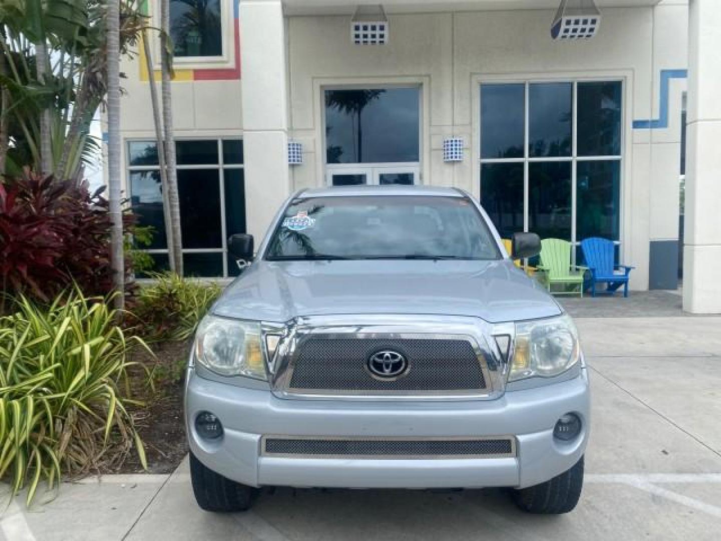 2006 Silver Streak Mica /Graphite Toyota Tacoma 1 OWNER 4WD CREW CAB (3TMMU52N46M) with an 4.0L DOHC EFI 24-Valve V6 VVT-i Engine engine, Automatic transmission, located at 4701 North Dixie Hwy, Pompano Beach, FL, 33064, (954) 422-2889, 26.240938, -80.123474 - OUR WEBPAGE FLORIDACARS1.COM HAS OVER 100 PHOTOS AND FREE CARFAX LINK 2006 TOYOTA TACOMA V6 4 DOOR CREW CAB VIN: 3TMMU52N46M001928 3 T M M U 5 2 N 4 6 M 0 0 1 9 2 8 CREW PICKUP 4.0L V6 F DOHC 24V GASOLINE 21 MPG REAR WHEEL DRIVE W/ 4X4 Features 4WD/AWD ABS Brakes Air Conditioning Alloy Wheels AM/FM - Photo#28