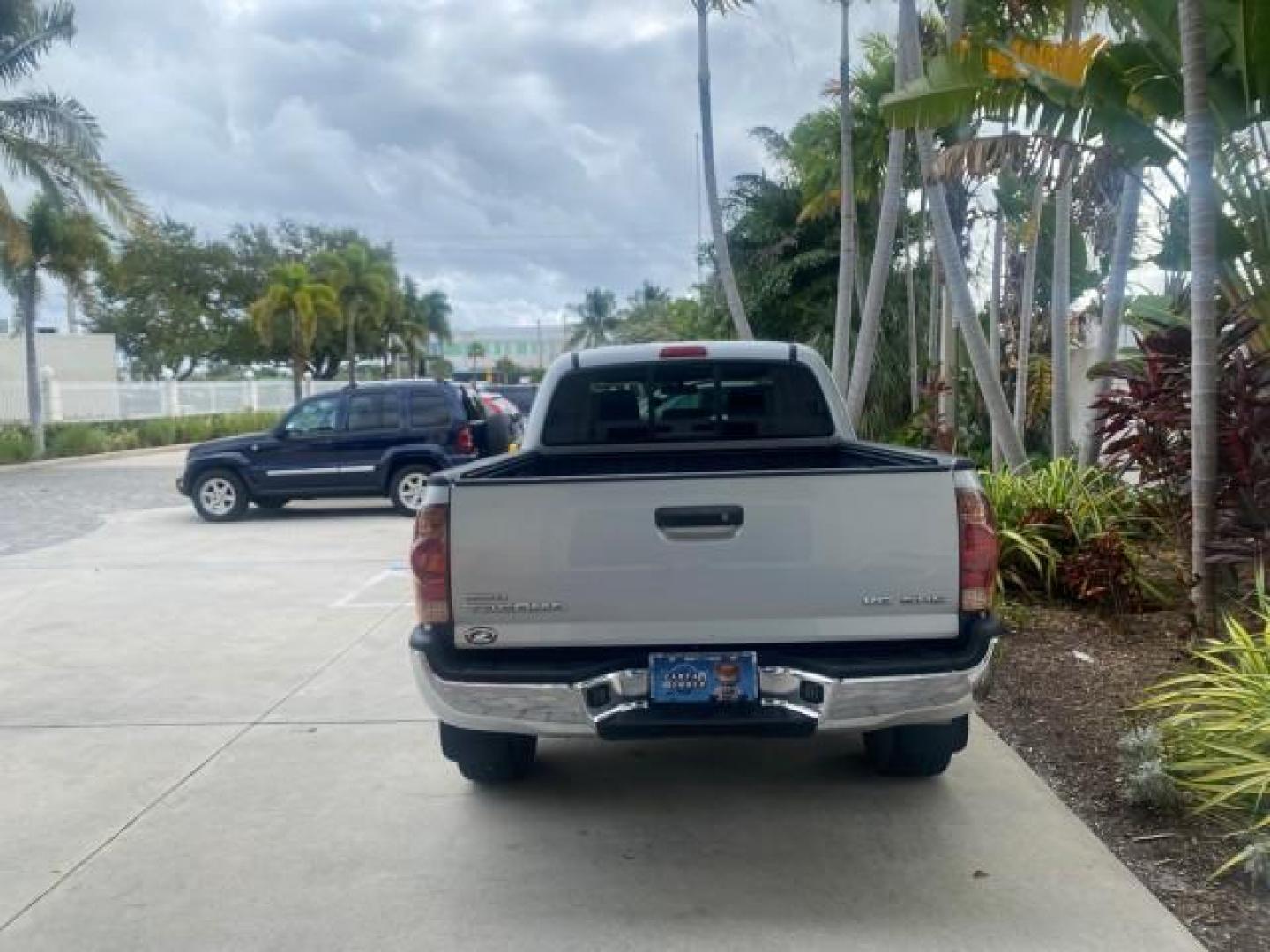 2006 Silver Streak Mica /Graphite Toyota Tacoma 1 OWNER 4WD CREW CAB (3TMMU52N46M) with an 4.0L DOHC EFI 24-Valve V6 VVT-i Engine engine, Automatic transmission, located at 4701 North Dixie Hwy, Pompano Beach, FL, 33064, (954) 422-2889, 26.240938, -80.123474 - OUR WEBPAGE FLORIDACARS1.COM HAS OVER 100 PHOTOS AND FREE CARFAX LINK 2006 TOYOTA TACOMA V6 4 DOOR CREW CAB VIN: 3TMMU52N46M001928 3 T M M U 5 2 N 4 6 M 0 0 1 9 2 8 CREW PICKUP 4.0L V6 F DOHC 24V GASOLINE 21 MPG REAR WHEEL DRIVE W/ 4X4 Features 4WD/AWD ABS Brakes Air Conditioning Alloy Wheels AM/FM - Photo#35