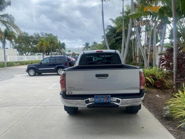 2006 Silver Streak Mica /Graphite Toyota Tacoma 1 OWNER 4WD CREW CAB (3TMMU52N46M) with an 4.0L DOHC EFI 24-Valve V6 VVT-i Engine engine, Automatic transmission, located at 4701 North Dixie Hwy, Pompano Beach, FL, 33064, (954) 422-2889, 26.240938, -80.123474 - OUR WEBPAGE FLORIDACARS1.COM HAS OVER 100 PHOTOS AND FREE CARFAX LINK 2006 TOYOTA TACOMA V6 4 DOOR CREW CAB VIN: 3TMMU52N46M001928 3 T M M U 5 2 N 4 6 M 0 0 1 9 2 8 CREW PICKUP 4.0L V6 F DOHC 24V GASOLINE 21 MPG REAR WHEEL DRIVE W/ 4X4 Features 4WD/AWD ABS Brakes Air Conditioning Alloy Wheels AM/FM - Photo#35