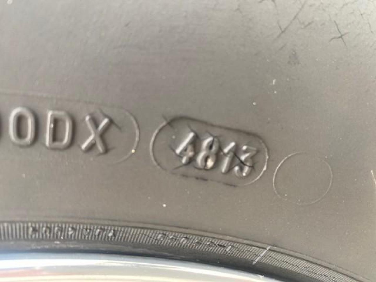 2006 Silver Streak Mica /Graphite Toyota Tacoma 1 OWNER 4WD CREW CAB (3TMMU52N46M) with an 4.0L DOHC EFI 24-Valve V6 VVT-i Engine engine, Automatic transmission, located at 4701 North Dixie Hwy, Pompano Beach, FL, 33064, (954) 422-2889, 26.240938, -80.123474 - OUR WEBPAGE FLORIDACARS1.COM HAS OVER 100 PHOTOS AND FREE CARFAX LINK 2006 TOYOTA TACOMA V6 4 DOOR CREW CAB VIN: 3TMMU52N46M001928 3 T M M U 5 2 N 4 6 M 0 0 1 9 2 8 CREW PICKUP 4.0L V6 F DOHC 24V GASOLINE 21 MPG REAR WHEEL DRIVE W/ 4X4 Features 4WD/AWD ABS Brakes Air Conditioning Alloy Wheels AM/FM - Photo#37