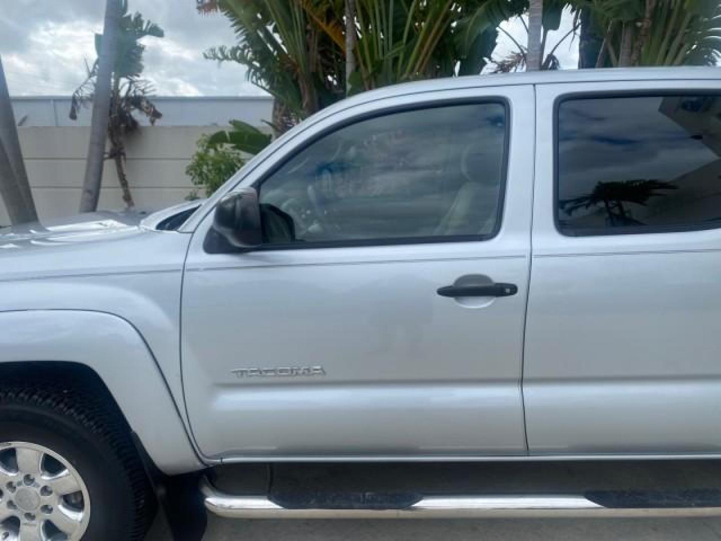 2006 Silver Streak Mica /Graphite Toyota Tacoma 1 OWNER 4WD CREW CAB (3TMMU52N46M) with an 4.0L DOHC EFI 24-Valve V6 VVT-i Engine engine, Automatic transmission, located at 4701 North Dixie Hwy, Pompano Beach, FL, 33064, (954) 422-2889, 26.240938, -80.123474 - OUR WEBPAGE FLORIDACARS1.COM HAS OVER 100 PHOTOS AND FREE CARFAX LINK 2006 TOYOTA TACOMA V6 4 DOOR CREW CAB VIN: 3TMMU52N46M001928 3 T M M U 5 2 N 4 6 M 0 0 1 9 2 8 CREW PICKUP 4.0L V6 F DOHC 24V GASOLINE 21 MPG REAR WHEEL DRIVE W/ 4X4 Features 4WD/AWD ABS Brakes Air Conditioning Alloy Wheels AM/FM - Photo#38