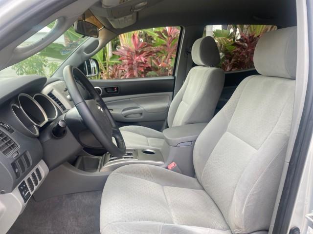 2006 Silver Streak Mica /Graphite Toyota Tacoma 1 OWNER 4WD CREW CAB (3TMMU52N46M) with an 4.0L DOHC EFI 24-Valve V6 VVT-i Engine engine, Automatic transmission, located at 4701 North Dixie Hwy, Pompano Beach, FL, 33064, (954) 422-2889, 26.240938, -80.123474 - OUR WEBPAGE FLORIDACARS1.COM HAS OVER 100 PHOTOS AND FREE CARFAX LINK 2006 TOYOTA TACOMA V6 4 DOOR CREW CAB VIN: 3TMMU52N46M001928 3 T M M U 5 2 N 4 6 M 0 0 1 9 2 8 CREW PICKUP 4.0L V6 F DOHC 24V GASOLINE 21 MPG REAR WHEEL DRIVE W/ 4X4 Features 4WD/AWD ABS Brakes Air Conditioning Alloy Wheels AM/FM - Photo#44