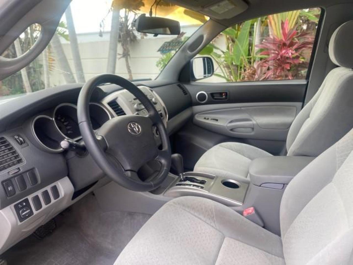 2006 Silver Streak Mica /Graphite Toyota Tacoma 1 OWNER 4WD CREW CAB (3TMMU52N46M) with an 4.0L DOHC EFI 24-Valve V6 VVT-i Engine engine, Automatic transmission, located at 4701 North Dixie Hwy, Pompano Beach, FL, 33064, (954) 422-2889, 26.240938, -80.123474 - OUR WEBPAGE FLORIDACARS1.COM HAS OVER 100 PHOTOS AND FREE CARFAX LINK 2006 TOYOTA TACOMA V6 4 DOOR CREW CAB VIN: 3TMMU52N46M001928 3 T M M U 5 2 N 4 6 M 0 0 1 9 2 8 CREW PICKUP 4.0L V6 F DOHC 24V GASOLINE 21 MPG REAR WHEEL DRIVE W/ 4X4 Features 4WD/AWD ABS Brakes Air Conditioning Alloy Wheels AM/FM - Photo#46