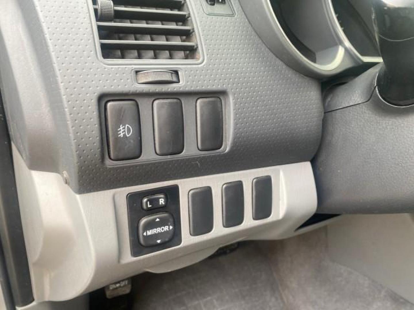 2006 Silver Streak Mica /Graphite Toyota Tacoma 1 OWNER 4WD CREW CAB (3TMMU52N46M) with an 4.0L DOHC EFI 24-Valve V6 VVT-i Engine engine, Automatic transmission, located at 4701 North Dixie Hwy, Pompano Beach, FL, 33064, (954) 422-2889, 26.240938, -80.123474 - OUR WEBPAGE FLORIDACARS1.COM HAS OVER 100 PHOTOS AND FREE CARFAX LINK 2006 TOYOTA TACOMA V6 4 DOOR CREW CAB VIN: 3TMMU52N46M001928 3 T M M U 5 2 N 4 6 M 0 0 1 9 2 8 CREW PICKUP 4.0L V6 F DOHC 24V GASOLINE 21 MPG REAR WHEEL DRIVE W/ 4X4 Features 4WD/AWD ABS Brakes Air Conditioning Alloy Wheels AM/FM - Photo#52