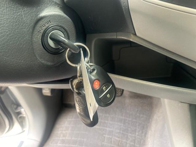 2006 Silver Streak Mica /Graphite Toyota Tacoma 1 OWNER 4WD CREW CAB (3TMMU52N46M) with an 4.0L DOHC EFI 24-Valve V6 VVT-i Engine engine, Automatic transmission, located at 4701 North Dixie Hwy, Pompano Beach, FL, 33064, (954) 422-2889, 26.240938, -80.123474 - OUR WEBPAGE FLORIDACARS1.COM HAS OVER 100 PHOTOS AND FREE CARFAX LINK 2006 TOYOTA TACOMA V6 4 DOOR CREW CAB VIN: 3TMMU52N46M001928 3 T M M U 5 2 N 4 6 M 0 0 1 9 2 8 CREW PICKUP 4.0L V6 F DOHC 24V GASOLINE 21 MPG REAR WHEEL DRIVE W/ 4X4 Features 4WD/AWD ABS Brakes Air Conditioning Alloy Wheels AM/FM - Photo#55