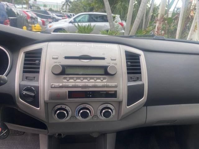 2006 Silver Streak Mica /Graphite Toyota Tacoma 1 OWNER 4WD CREW CAB (3TMMU52N46M) with an 4.0L DOHC EFI 24-Valve V6 VVT-i Engine engine, Automatic transmission, located at 4701 North Dixie Hwy, Pompano Beach, FL, 33064, (954) 422-2889, 26.240938, -80.123474 - OUR WEBPAGE FLORIDACARS1.COM HAS OVER 100 PHOTOS AND FREE CARFAX LINK 2006 TOYOTA TACOMA V6 4 DOOR CREW CAB VIN: 3TMMU52N46M001928 3 T M M U 5 2 N 4 6 M 0 0 1 9 2 8 CREW PICKUP 4.0L V6 F DOHC 24V GASOLINE 21 MPG REAR WHEEL DRIVE W/ 4X4 Features 4WD/AWD ABS Brakes Air Conditioning Alloy Wheels AM/FM - Photo#56