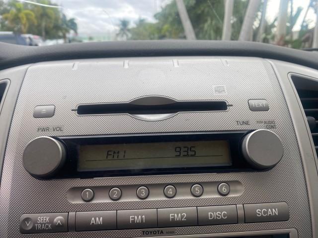 2006 Silver Streak Mica /Graphite Toyota Tacoma 1 OWNER 4WD CREW CAB (3TMMU52N46M) with an 4.0L DOHC EFI 24-Valve V6 VVT-i Engine engine, Automatic transmission, located at 4701 North Dixie Hwy, Pompano Beach, FL, 33064, (954) 422-2889, 26.240938, -80.123474 - OUR WEBPAGE FLORIDACARS1.COM HAS OVER 100 PHOTOS AND FREE CARFAX LINK 2006 TOYOTA TACOMA V6 4 DOOR CREW CAB VIN: 3TMMU52N46M001928 3 T M M U 5 2 N 4 6 M 0 0 1 9 2 8 CREW PICKUP 4.0L V6 F DOHC 24V GASOLINE 21 MPG REAR WHEEL DRIVE W/ 4X4 Features 4WD/AWD ABS Brakes Air Conditioning Alloy Wheels AM/FM - Photo#59