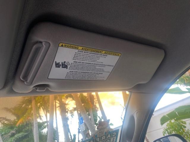 2006 Silver Streak Mica /Graphite Toyota Tacoma 1 OWNER 4WD CREW CAB (3TMMU52N46M) with an 4.0L DOHC EFI 24-Valve V6 VVT-i Engine engine, Automatic transmission, located at 4701 North Dixie Hwy, Pompano Beach, FL, 33064, (954) 422-2889, 26.240938, -80.123474 - OUR WEBPAGE FLORIDACARS1.COM HAS OVER 100 PHOTOS AND FREE CARFAX LINK 2006 TOYOTA TACOMA V6 4 DOOR CREW CAB VIN: 3TMMU52N46M001928 3 T M M U 5 2 N 4 6 M 0 0 1 9 2 8 CREW PICKUP 4.0L V6 F DOHC 24V GASOLINE 21 MPG REAR WHEEL DRIVE W/ 4X4 Features 4WD/AWD ABS Brakes Air Conditioning Alloy Wheels AM/FM - Photo#69