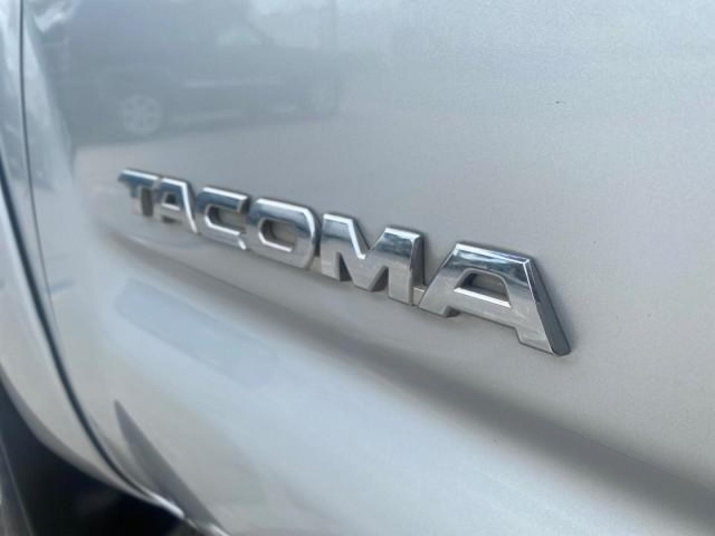 2006 Silver Streak Mica /Graphite Toyota Tacoma 1 OWNER 4WD CREW CAB (3TMMU52N46M) with an 4.0L DOHC EFI 24-Valve V6 VVT-i Engine engine, Automatic transmission, located at 4701 North Dixie Hwy, Pompano Beach, FL, 33064, (954) 422-2889, 26.240938, -80.123474 - OUR WEBPAGE FLORIDACARS1.COM HAS OVER 100 PHOTOS AND FREE CARFAX LINK 2006 TOYOTA TACOMA V6 4 DOOR CREW CAB VIN: 3TMMU52N46M001928 3 T M M U 5 2 N 4 6 M 0 0 1 9 2 8 CREW PICKUP 4.0L V6 F DOHC 24V GASOLINE 21 MPG REAR WHEEL DRIVE W/ 4X4 Features 4WD/AWD ABS Brakes Air Conditioning Alloy Wheels AM/FM - Photo#73