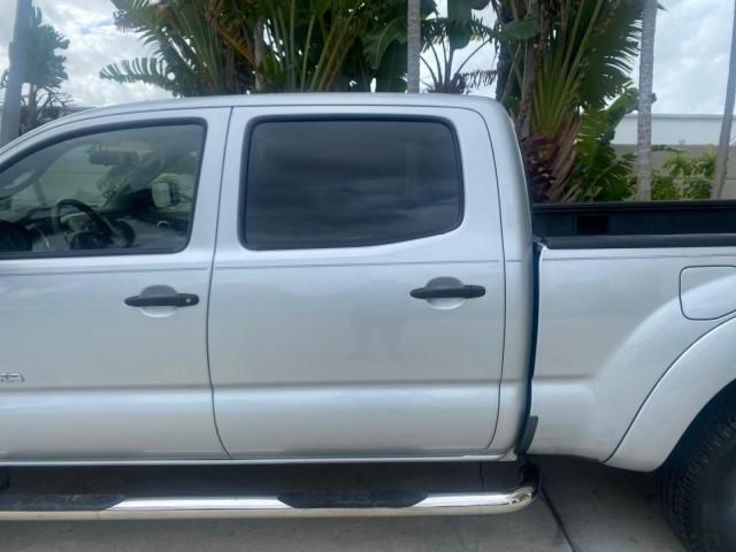 2006 Silver Streak Mica /Graphite Toyota Tacoma 1 OWNER 4WD CREW CAB (3TMMU52N46M) with an 4.0L DOHC EFI 24-Valve V6 VVT-i Engine engine, Automatic transmission, located at 4701 North Dixie Hwy, Pompano Beach, FL, 33064, (954) 422-2889, 26.240938, -80.123474 - OUR WEBPAGE FLORIDACARS1.COM HAS OVER 100 PHOTOS AND FREE CARFAX LINK 2006 TOYOTA TACOMA V6 4 DOOR CREW CAB VIN: 3TMMU52N46M001928 3 T M M U 5 2 N 4 6 M 0 0 1 9 2 8 CREW PICKUP 4.0L V6 F DOHC 24V GASOLINE 21 MPG REAR WHEEL DRIVE W/ 4X4 Features 4WD/AWD ABS Brakes Air Conditioning Alloy Wheels AM/FM - Photo#75