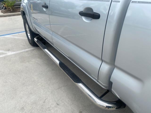 2006 Silver Streak Mica /Graphite Toyota Tacoma 1 OWNER 4WD CREW CAB (3TMMU52N46M) with an 4.0L DOHC EFI 24-Valve V6 VVT-i Engine engine, Automatic transmission, located at 4701 North Dixie Hwy, Pompano Beach, FL, 33064, (954) 422-2889, 26.240938, -80.123474 - OUR WEBPAGE FLORIDACARS1.COM HAS OVER 100 PHOTOS AND FREE CARFAX LINK 2006 TOYOTA TACOMA V6 4 DOOR CREW CAB VIN: 3TMMU52N46M001928 3 T M M U 5 2 N 4 6 M 0 0 1 9 2 8 CREW PICKUP 4.0L V6 F DOHC 24V GASOLINE 21 MPG REAR WHEEL DRIVE W/ 4X4 Features 4WD/AWD ABS Brakes Air Conditioning Alloy Wheels AM/FM - Photo#77