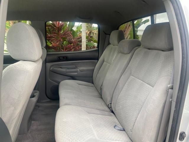 2006 Silver Streak Mica /Graphite Toyota Tacoma 1 OWNER 4WD CREW CAB (3TMMU52N46M) with an 4.0L DOHC EFI 24-Valve V6 VVT-i Engine engine, Automatic transmission, located at 4701 North Dixie Hwy, Pompano Beach, FL, 33064, (954) 422-2889, 26.240938, -80.123474 - OUR WEBPAGE FLORIDACARS1.COM HAS OVER 100 PHOTOS AND FREE CARFAX LINK 2006 TOYOTA TACOMA V6 4 DOOR CREW CAB VIN: 3TMMU52N46M001928 3 T M M U 5 2 N 4 6 M 0 0 1 9 2 8 CREW PICKUP 4.0L V6 F DOHC 24V GASOLINE 21 MPG REAR WHEEL DRIVE W/ 4X4 Features 4WD/AWD ABS Brakes Air Conditioning Alloy Wheels AM/FM - Photo#79