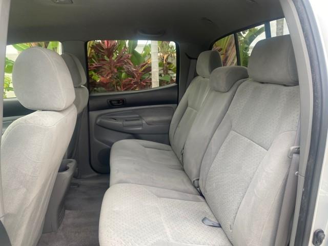 2006 Silver Streak Mica /Graphite Toyota Tacoma 1 OWNER 4WD CREW CAB (3TMMU52N46M) with an 4.0L DOHC EFI 24-Valve V6 VVT-i Engine engine, Automatic transmission, located at 4701 North Dixie Hwy, Pompano Beach, FL, 33064, (954) 422-2889, 26.240938, -80.123474 - OUR WEBPAGE FLORIDACARS1.COM HAS OVER 100 PHOTOS AND FREE CARFAX LINK 2006 TOYOTA TACOMA V6 4 DOOR CREW CAB VIN: 3TMMU52N46M001928 3 T M M U 5 2 N 4 6 M 0 0 1 9 2 8 CREW PICKUP 4.0L V6 F DOHC 24V GASOLINE 21 MPG REAR WHEEL DRIVE W/ 4X4 Features 4WD/AWD ABS Brakes Air Conditioning Alloy Wheels AM/FM - Photo#80