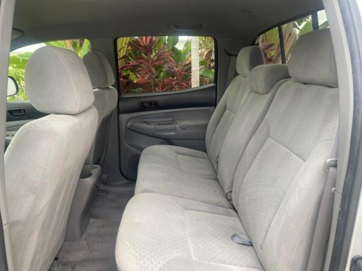 2006 Silver Streak Mica /Graphite Toyota Tacoma 1 OWNER 4WD CREW CAB (3TMMU52N46M) with an 4.0L DOHC EFI 24-Valve V6 VVT-i Engine engine, Automatic transmission, located at 4701 North Dixie Hwy, Pompano Beach, FL, 33064, (954) 422-2889, 26.240938, -80.123474 - OUR WEBPAGE FLORIDACARS1.COM HAS OVER 100 PHOTOS AND FREE CARFAX LINK 2006 TOYOTA TACOMA V6 4 DOOR CREW CAB VIN: 3TMMU52N46M001928 3 T M M U 5 2 N 4 6 M 0 0 1 9 2 8 CREW PICKUP 4.0L V6 F DOHC 24V GASOLINE 21 MPG REAR WHEEL DRIVE W/ 4X4 Features 4WD/AWD ABS Brakes Air Conditioning Alloy Wheels AM/FM - Photo#81