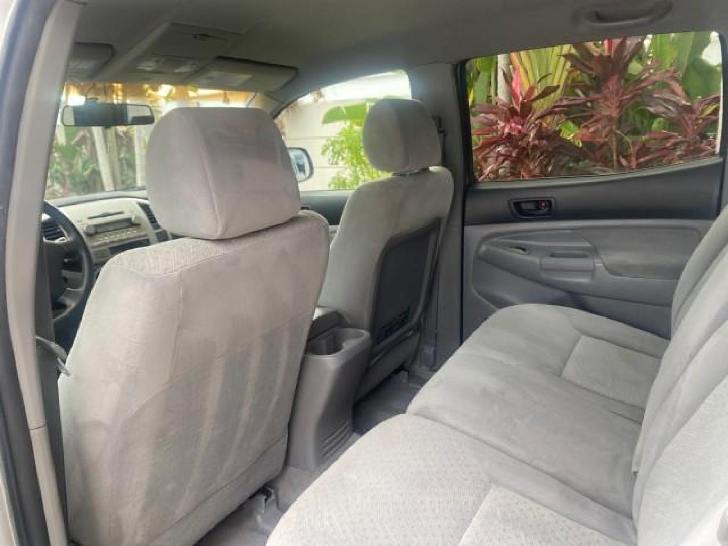 2006 Silver Streak Mica /Graphite Toyota Tacoma 1 OWNER 4WD CREW CAB (3TMMU52N46M) with an 4.0L DOHC EFI 24-Valve V6 VVT-i Engine engine, Automatic transmission, located at 4701 North Dixie Hwy, Pompano Beach, FL, 33064, (954) 422-2889, 26.240938, -80.123474 - OUR WEBPAGE FLORIDACARS1.COM HAS OVER 100 PHOTOS AND FREE CARFAX LINK 2006 TOYOTA TACOMA V6 4 DOOR CREW CAB VIN: 3TMMU52N46M001928 3 T M M U 5 2 N 4 6 M 0 0 1 9 2 8 CREW PICKUP 4.0L V6 F DOHC 24V GASOLINE 21 MPG REAR WHEEL DRIVE W/ 4X4 Features 4WD/AWD ABS Brakes Air Conditioning Alloy Wheels AM/FM - Photo#83
