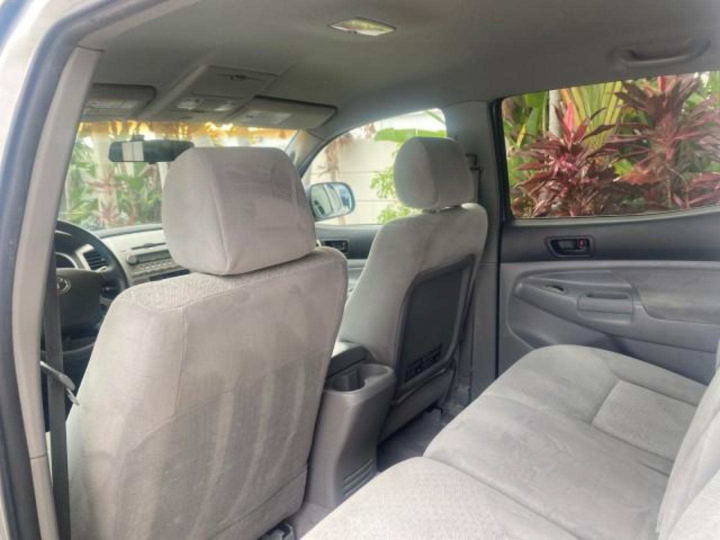 2006 Silver Streak Mica /Graphite Toyota Tacoma 1 OWNER 4WD CREW CAB (3TMMU52N46M) with an 4.0L DOHC EFI 24-Valve V6 VVT-i Engine engine, Automatic transmission, located at 4701 North Dixie Hwy, Pompano Beach, FL, 33064, (954) 422-2889, 26.240938, -80.123474 - OUR WEBPAGE FLORIDACARS1.COM HAS OVER 100 PHOTOS AND FREE CARFAX LINK 2006 TOYOTA TACOMA V6 4 DOOR CREW CAB VIN: 3TMMU52N46M001928 3 T M M U 5 2 N 4 6 M 0 0 1 9 2 8 CREW PICKUP 4.0L V6 F DOHC 24V GASOLINE 21 MPG REAR WHEEL DRIVE W/ 4X4 Features 4WD/AWD ABS Brakes Air Conditioning Alloy Wheels AM/FM - Photo#84