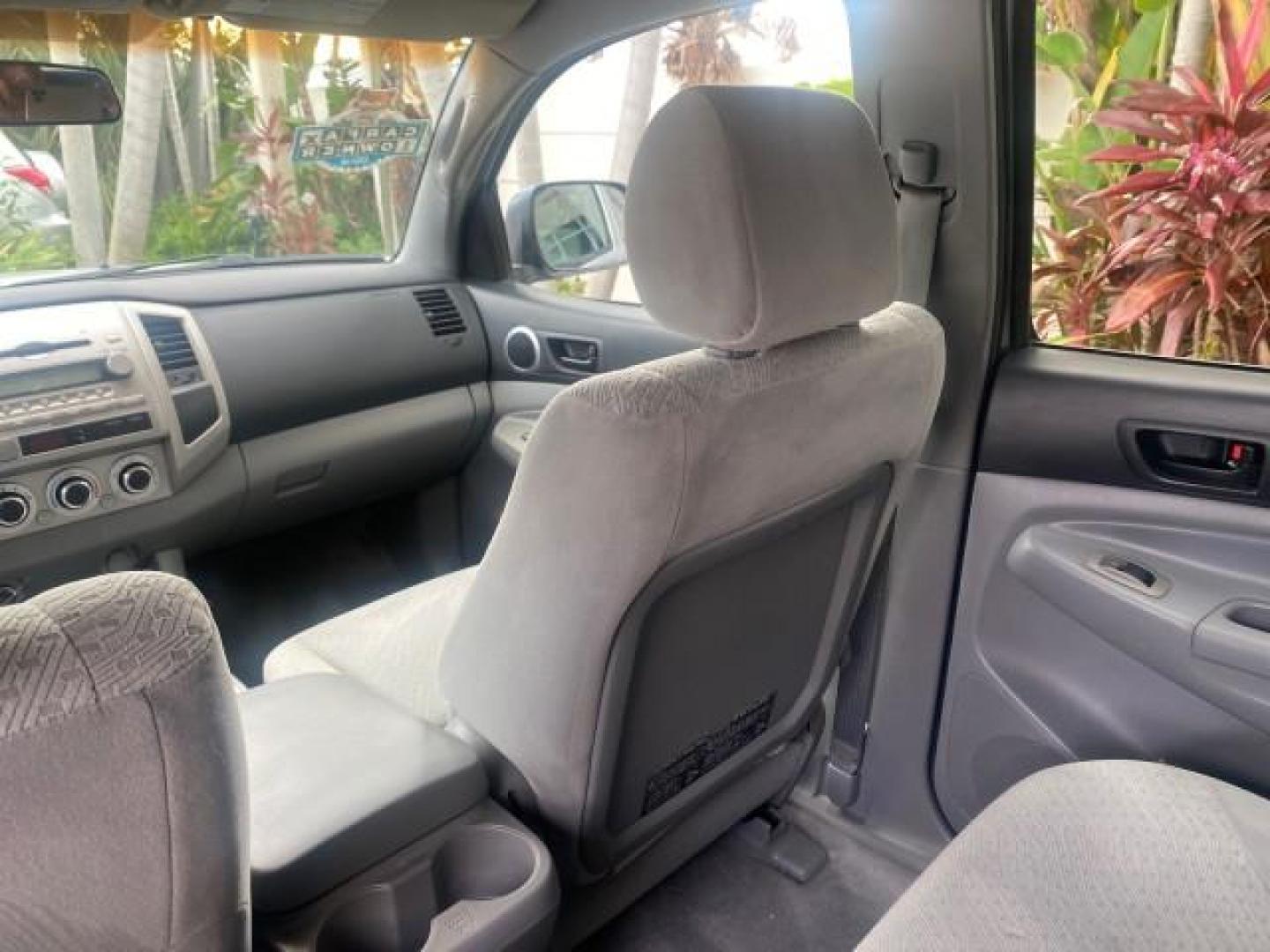 2006 Silver Streak Mica /Graphite Toyota Tacoma 1 OWNER 4WD CREW CAB (3TMMU52N46M) with an 4.0L DOHC EFI 24-Valve V6 VVT-i Engine engine, Automatic transmission, located at 4701 North Dixie Hwy, Pompano Beach, FL, 33064, (954) 422-2889, 26.240938, -80.123474 - OUR WEBPAGE FLORIDACARS1.COM HAS OVER 100 PHOTOS AND FREE CARFAX LINK 2006 TOYOTA TACOMA V6 4 DOOR CREW CAB VIN: 3TMMU52N46M001928 3 T M M U 5 2 N 4 6 M 0 0 1 9 2 8 CREW PICKUP 4.0L V6 F DOHC 24V GASOLINE 21 MPG REAR WHEEL DRIVE W/ 4X4 Features 4WD/AWD ABS Brakes Air Conditioning Alloy Wheels AM/FM - Photo#87