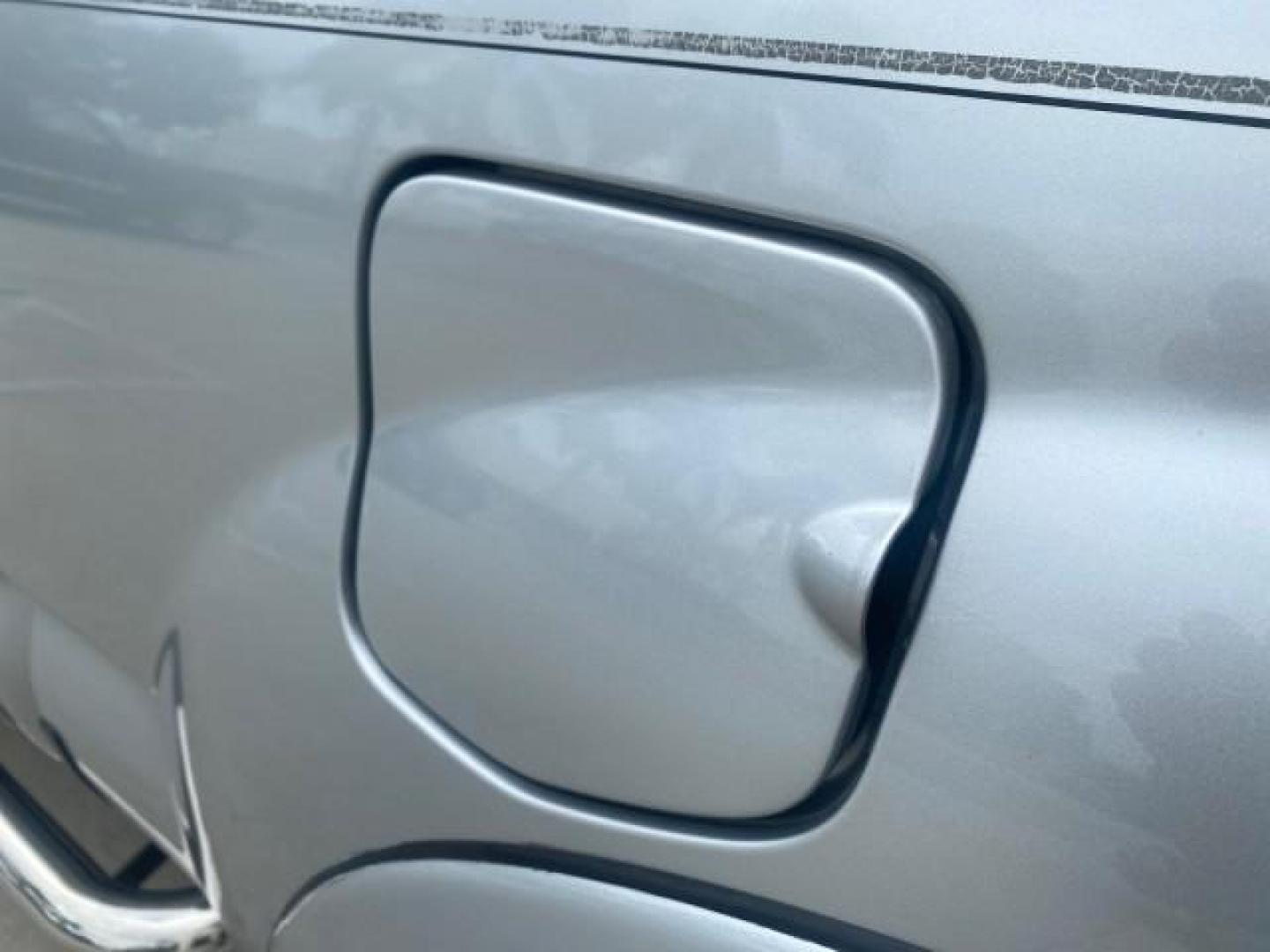 2006 Silver Streak Mica /Graphite Toyota Tacoma 1 OWNER 4WD CREW CAB (3TMMU52N46M) with an 4.0L DOHC EFI 24-Valve V6 VVT-i Engine engine, Automatic transmission, located at 4701 North Dixie Hwy, Pompano Beach, FL, 33064, (954) 422-2889, 26.240938, -80.123474 - OUR WEBPAGE FLORIDACARS1.COM HAS OVER 100 PHOTOS AND FREE CARFAX LINK 2006 TOYOTA TACOMA V6 4 DOOR CREW CAB VIN: 3TMMU52N46M001928 3 T M M U 5 2 N 4 6 M 0 0 1 9 2 8 CREW PICKUP 4.0L V6 F DOHC 24V GASOLINE 21 MPG REAR WHEEL DRIVE W/ 4X4 Features 4WD/AWD ABS Brakes Air Conditioning Alloy Wheels AM/FM - Photo#88