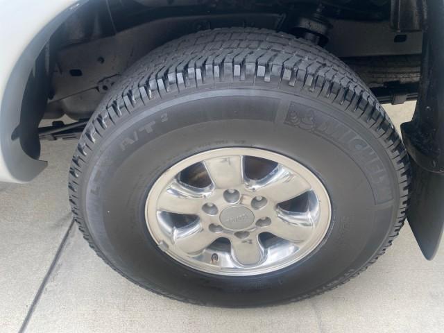 2006 Silver Streak Mica /Graphite Toyota Tacoma 1 OWNER 4WD CREW CAB (3TMMU52N46M) with an 4.0L DOHC EFI 24-Valve V6 VVT-i Engine engine, Automatic transmission, located at 4701 North Dixie Hwy, Pompano Beach, FL, 33064, (954) 422-2889, 26.240938, -80.123474 - OUR WEBPAGE FLORIDACARS1.COM HAS OVER 100 PHOTOS AND FREE CARFAX LINK 2006 TOYOTA TACOMA V6 4 DOOR CREW CAB VIN: 3TMMU52N46M001928 3 T M M U 5 2 N 4 6 M 0 0 1 9 2 8 CREW PICKUP 4.0L V6 F DOHC 24V GASOLINE 21 MPG REAR WHEEL DRIVE W/ 4X4 Features 4WD/AWD ABS Brakes Air Conditioning Alloy Wheels AM/FM - Photo#90