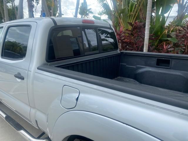 2006 Silver Streak Mica /Graphite Toyota Tacoma 1 OWNER 4WD CREW CAB (3TMMU52N46M) with an 4.0L DOHC EFI 24-Valve V6 VVT-i Engine engine, Automatic transmission, located at 4701 North Dixie Hwy, Pompano Beach, FL, 33064, (954) 422-2889, 26.240938, -80.123474 - OUR WEBPAGE FLORIDACARS1.COM HAS OVER 100 PHOTOS AND FREE CARFAX LINK 2006 TOYOTA TACOMA V6 4 DOOR CREW CAB VIN: 3TMMU52N46M001928 3 T M M U 5 2 N 4 6 M 0 0 1 9 2 8 CREW PICKUP 4.0L V6 F DOHC 24V GASOLINE 21 MPG REAR WHEEL DRIVE W/ 4X4 Features 4WD/AWD ABS Brakes Air Conditioning Alloy Wheels AM/FM - Photo#93