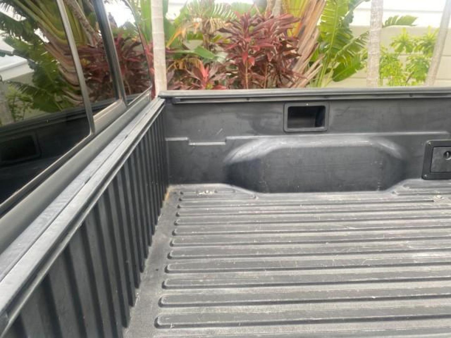 2006 Silver Streak Mica /Graphite Toyota Tacoma 1 OWNER 4WD CREW CAB (3TMMU52N46M) with an 4.0L DOHC EFI 24-Valve V6 VVT-i Engine engine, Automatic transmission, located at 4701 North Dixie Hwy, Pompano Beach, FL, 33064, (954) 422-2889, 26.240938, -80.123474 - OUR WEBPAGE FLORIDACARS1.COM HAS OVER 100 PHOTOS AND FREE CARFAX LINK 2006 TOYOTA TACOMA V6 4 DOOR CREW CAB VIN: 3TMMU52N46M001928 3 T M M U 5 2 N 4 6 M 0 0 1 9 2 8 CREW PICKUP 4.0L V6 F DOHC 24V GASOLINE 21 MPG REAR WHEEL DRIVE W/ 4X4 Features 4WD/AWD ABS Brakes Air Conditioning Alloy Wheels AM/FM - Photo#94