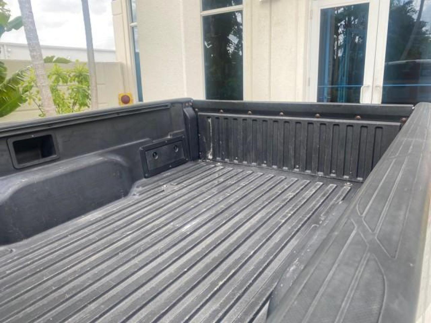 2006 Silver Streak Mica /Graphite Toyota Tacoma 1 OWNER 4WD CREW CAB (3TMMU52N46M) with an 4.0L DOHC EFI 24-Valve V6 VVT-i Engine engine, Automatic transmission, located at 4701 North Dixie Hwy, Pompano Beach, FL, 33064, (954) 422-2889, 26.240938, -80.123474 - OUR WEBPAGE FLORIDACARS1.COM HAS OVER 100 PHOTOS AND FREE CARFAX LINK 2006 TOYOTA TACOMA V6 4 DOOR CREW CAB VIN: 3TMMU52N46M001928 3 T M M U 5 2 N 4 6 M 0 0 1 9 2 8 CREW PICKUP 4.0L V6 F DOHC 24V GASOLINE 21 MPG REAR WHEEL DRIVE W/ 4X4 Features 4WD/AWD ABS Brakes Air Conditioning Alloy Wheels AM/FM - Photo#95