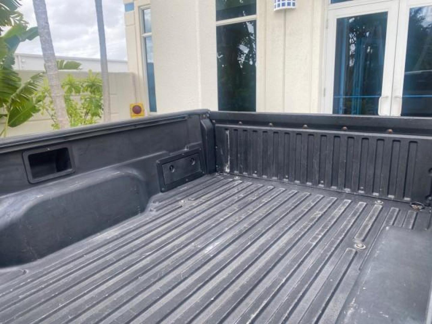 2006 Silver Streak Mica /Graphite Toyota Tacoma 1 OWNER 4WD CREW CAB (3TMMU52N46M) with an 4.0L DOHC EFI 24-Valve V6 VVT-i Engine engine, Automatic transmission, located at 4701 North Dixie Hwy, Pompano Beach, FL, 33064, (954) 422-2889, 26.240938, -80.123474 - OUR WEBPAGE FLORIDACARS1.COM HAS OVER 100 PHOTOS AND FREE CARFAX LINK 2006 TOYOTA TACOMA V6 4 DOOR CREW CAB VIN: 3TMMU52N46M001928 3 T M M U 5 2 N 4 6 M 0 0 1 9 2 8 CREW PICKUP 4.0L V6 F DOHC 24V GASOLINE 21 MPG REAR WHEEL DRIVE W/ 4X4 Features 4WD/AWD ABS Brakes Air Conditioning Alloy Wheels AM/FM - Photo#96