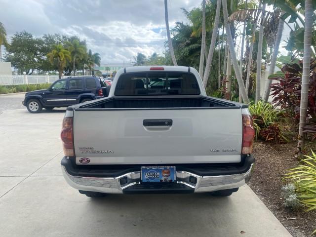 2006 Silver Streak Mica /Graphite Toyota Tacoma 1 OWNER 4WD CREW CAB (3TMMU52N46M) with an 4.0L DOHC EFI 24-Valve V6 VVT-i Engine engine, Automatic transmission, located at 4701 North Dixie Hwy, Pompano Beach, FL, 33064, (954) 422-2889, 26.240938, -80.123474 - OUR WEBPAGE FLORIDACARS1.COM HAS OVER 100 PHOTOS AND FREE CARFAX LINK 2006 TOYOTA TACOMA V6 4 DOOR CREW CAB VIN: 3TMMU52N46M001928 3 T M M U 5 2 N 4 6 M 0 0 1 9 2 8 CREW PICKUP 4.0L V6 F DOHC 24V GASOLINE 21 MPG REAR WHEEL DRIVE W/ 4X4 Features 4WD/AWD ABS Brakes Air Conditioning Alloy Wheels AM/FM - Photo#99