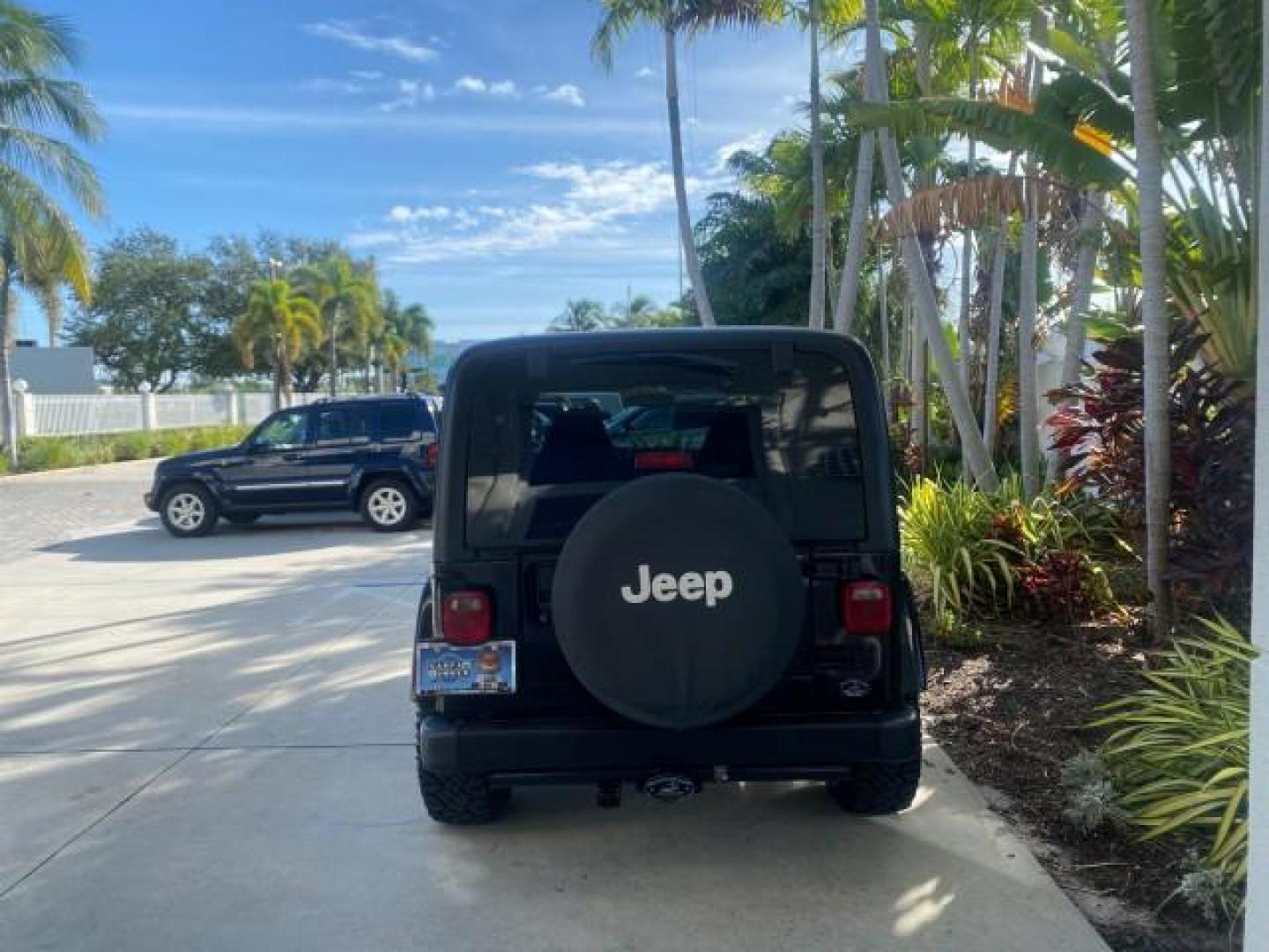 2001 Black /Agate Jeep Wrangler AUTO AC LOW MILES 77,760 HARD TOP (1J4FA49S61P) with an 4.0L SMFI I6 Power Tech Engine engine, Automatic transmission, located at 4701 North Dixie Hwy, Pompano Beach, FL, 33064, (954) 422-2889, 26.240938, -80.123474 - OUR WEBPAGE FLORIDACARS1.COM HAS OVER 100 PHOTOS AND FREE CARFAX LINK 2001 JEEP WRANGLER SPORT REMOVABLE HARD TOP VIN: 1J4FA49S61P364008 1 J 4 F A 4 9 S 6 1 P 3 6 4 0 0 8 UTILITY (BLAZER, JIMMY, SCOUT, ETC.) 4.0L I6 F GASOLINE REAR WHEEL DRIVE W/ 4X4 Features 4WD/AWD Air Conditioning Alloy Wheels AM - Photo#6
