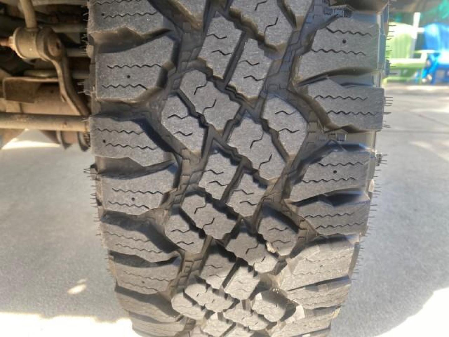 2001 Black /Agate Jeep Wrangler AUTO AC LOW MILES 77,760 HARD TOP (1J4FA49S61P) with an 4.0L SMFI I6 Power Tech Engine engine, Automatic transmission, located at 4701 North Dixie Hwy, Pompano Beach, FL, 33064, (954) 422-2889, 26.240938, -80.123474 - OUR WEBPAGE FLORIDACARS1.COM HAS OVER 100 PHOTOS AND FREE CARFAX LINK 2001 JEEP WRANGLER SPORT REMOVABLE HARD TOP VIN: 1J4FA49S61P364008 1 J 4 F A 4 9 S 6 1 P 3 6 4 0 0 8 UTILITY (BLAZER, JIMMY, SCOUT, ETC.) 4.0L I6 F GASOLINE REAR WHEEL DRIVE W/ 4X4 Features 4WD/AWD Air Conditioning Alloy Wheels AM - Photo#20