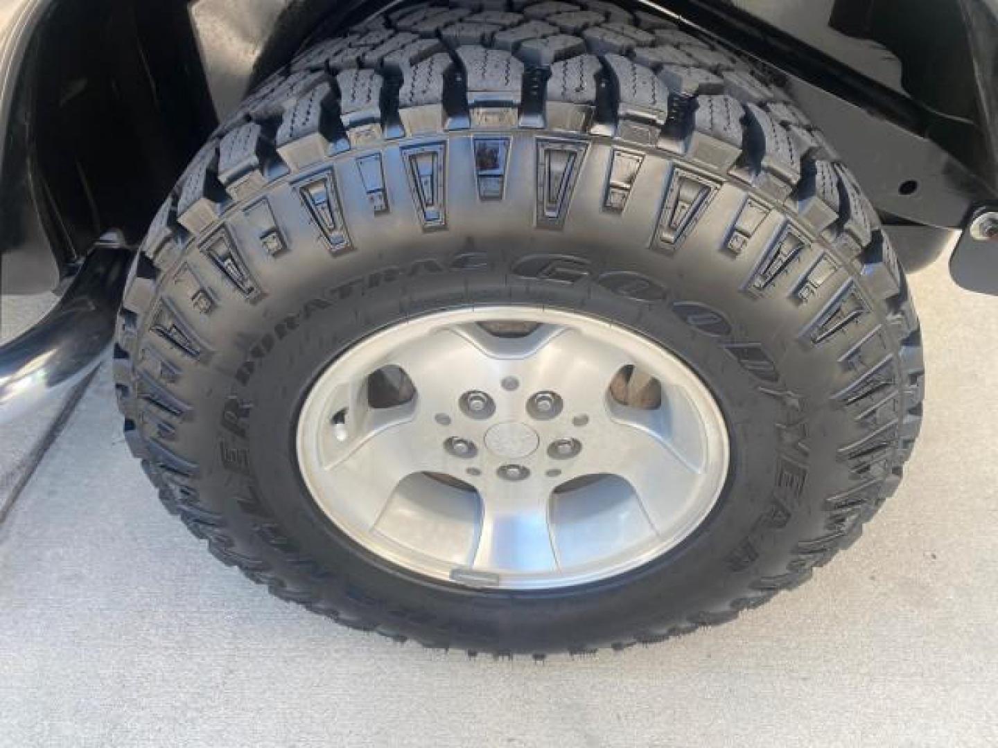 2001 Black /Agate Jeep Wrangler AUTO AC LOW MILES 77,760 HARD TOP (1J4FA49S61P) with an 4.0L SMFI I6 Power Tech Engine engine, Automatic transmission, located at 4701 North Dixie Hwy, Pompano Beach, FL, 33064, (954) 422-2889, 26.240938, -80.123474 - OUR WEBPAGE FLORIDACARS1.COM HAS OVER 100 PHOTOS AND FREE CARFAX LINK 2001 JEEP WRANGLER SPORT REMOVABLE HARD TOP VIN: 1J4FA49S61P364008 1 J 4 F A 4 9 S 6 1 P 3 6 4 0 0 8 UTILITY (BLAZER, JIMMY, SCOUT, ETC.) 4.0L I6 F GASOLINE REAR WHEEL DRIVE W/ 4X4 Features 4WD/AWD Air Conditioning Alloy Wheels AM - Photo#83