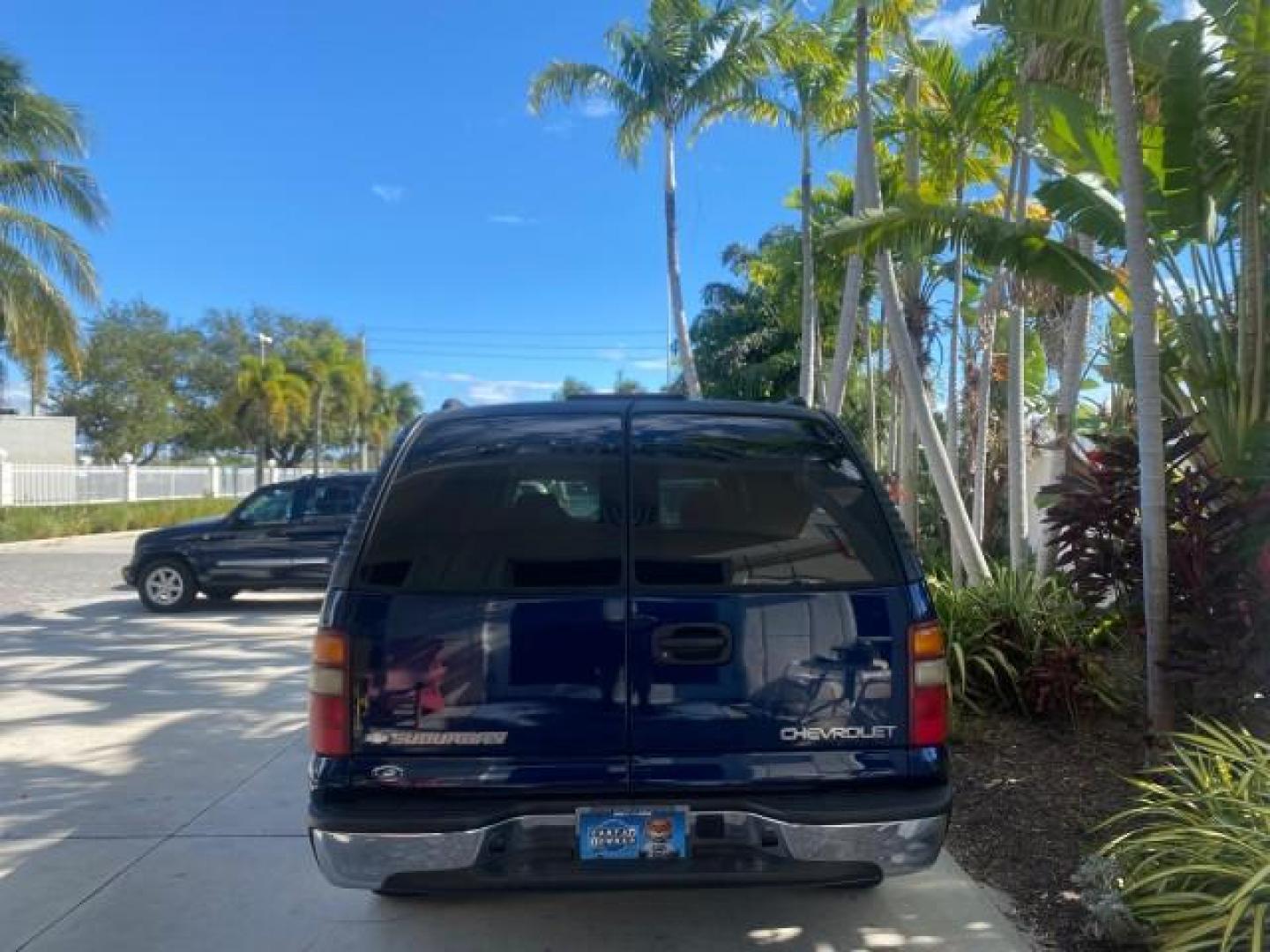 2003 Indigo Blue Metallic /Tan/Neutral Chevrolet Suburban LT 1 OWNER NO ACCIDENTS (1GNEC16Z13R) with an 5.3L Vortec 5300 V8 SFI Bi-Fuel Engine engine, Automatic transmission, located at 4701 North Dixie Hwy, Pompano Beach, FL, 33064, (954) 422-2889, 26.240938, -80.123474 - OUR WEBPAGE FLORIDACARS1.COM HAS OVER 100 PHOTOS AND FREE CARFAX LINK 2003 CHEVROLET SUBURBAN 1500 LS VIN: 1GNEC16Z13R307421 1 G N E C 1 6 Z 1 3 R 3 0 7 4 2 1 4 DOOR WAGON/SPORT UTILITY 5.3L V8 F FLEX FUEL 18 MPG REAR WHEEL DRIVE Features ABS Brakes Air Conditioning Alloy Wheels AM/FM Stereo Automat - Photo#6