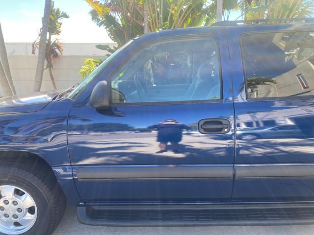 2003 Indigo Blue Metallic /Tan/Neutral Chevrolet Suburban LT 1 OWNER NO ACCIDENTS (1GNEC16Z13R) with an 5.3L Vortec 5300 V8 SFI Bi-Fuel Engine engine, Automatic transmission, located at 4701 North Dixie Hwy, Pompano Beach, FL, 33064, (954) 422-2889, 26.240938, -80.123474 - OUR WEBPAGE FLORIDACARS1.COM HAS OVER 100 PHOTOS AND FREE CARFAX LINK 2003 CHEVROLET SUBURBAN 1500 LS VIN: 1GNEC16Z13R307421 1 G N E C 1 6 Z 1 3 R 3 0 7 4 2 1 4 DOOR WAGON/SPORT UTILITY 5.3L V8 F FLEX FUEL 18 MPG REAR WHEEL DRIVE Features ABS Brakes Air Conditioning Alloy Wheels AM/FM Stereo Automat - Photo#37