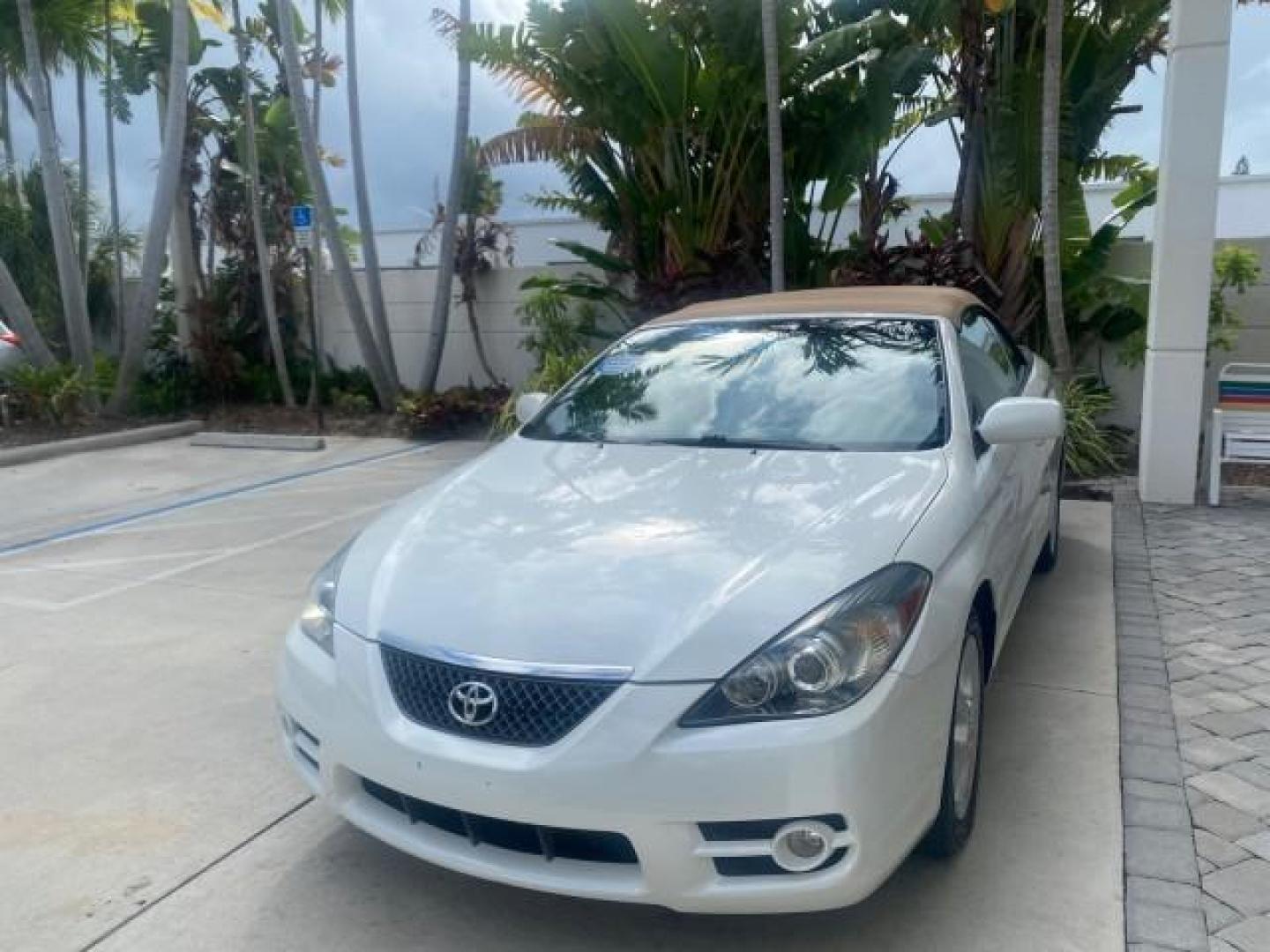 2007 Blizzard Pearl /Ivory Toyota Camry Solara SLE LOW MILES 67,647 (4T1FA38P37U) with an 3.3L DOHC SMPI VVT-i 24-Valve V6 Engine engine, Automatic transmission, located at 4701 North Dixie Hwy, Pompano Beach, FL, 33064, (954) 422-2889, 26.240938, -80.123474 - OUR WEBPAGE FLORIDACARS1.COM HAS OVER 100 PHOTOS AND FREE CARFAX LINK 2007 TOYOTA CAMRY SOLARA SLE V6 VIN: 4T1FA38P37U115572 4 T 1 F A 3 8 P 3 7 U 1 1 5 5 7 2 CONVERTIBLE 3.3L V6 F DOHC 24V GASOLINE 29 MPG FRONT WHEEL DRIVE Features ABS Brakes Air Conditioning Alloy Wheels AM/FM Stereo Automatic Tra - Photo#3