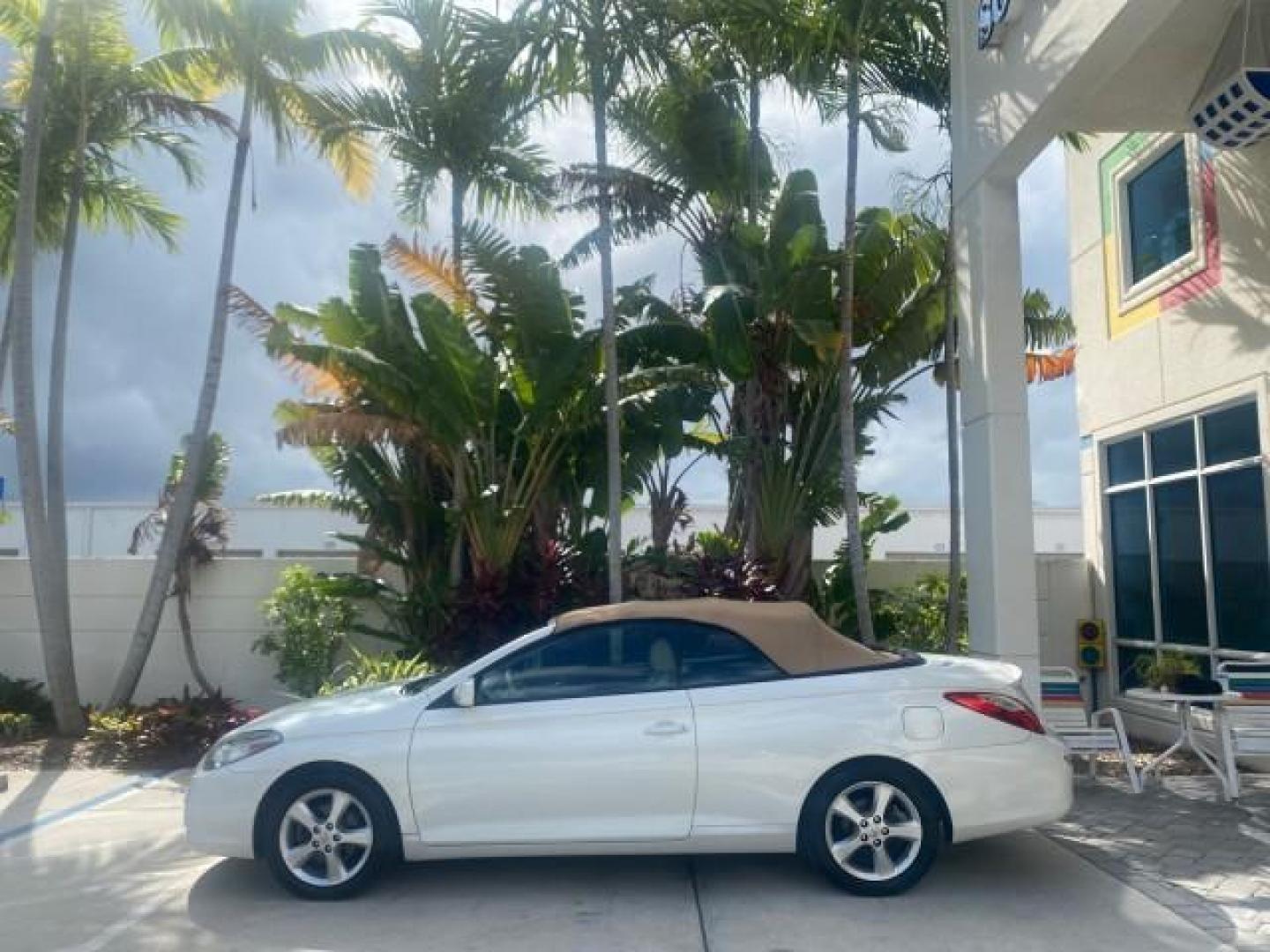 2007 Blizzard Pearl /Ivory Toyota Camry Solara SLE LOW MILES 67,647 (4T1FA38P37U) with an 3.3L DOHC SMPI VVT-i 24-Valve V6 Engine engine, Automatic transmission, located at 4701 North Dixie Hwy, Pompano Beach, FL, 33064, (954) 422-2889, 26.240938, -80.123474 - OUR WEBPAGE FLORIDACARS1.COM HAS OVER 100 PHOTOS AND FREE CARFAX LINK 2007 TOYOTA CAMRY SOLARA SLE V6 VIN: 4T1FA38P37U115572 4 T 1 F A 3 8 P 3 7 U 1 1 5 5 7 2 CONVERTIBLE 3.3L V6 F DOHC 24V GASOLINE 29 MPG FRONT WHEEL DRIVE Features ABS Brakes Air Conditioning Alloy Wheels AM/FM Stereo Automatic Tra - Photo#4